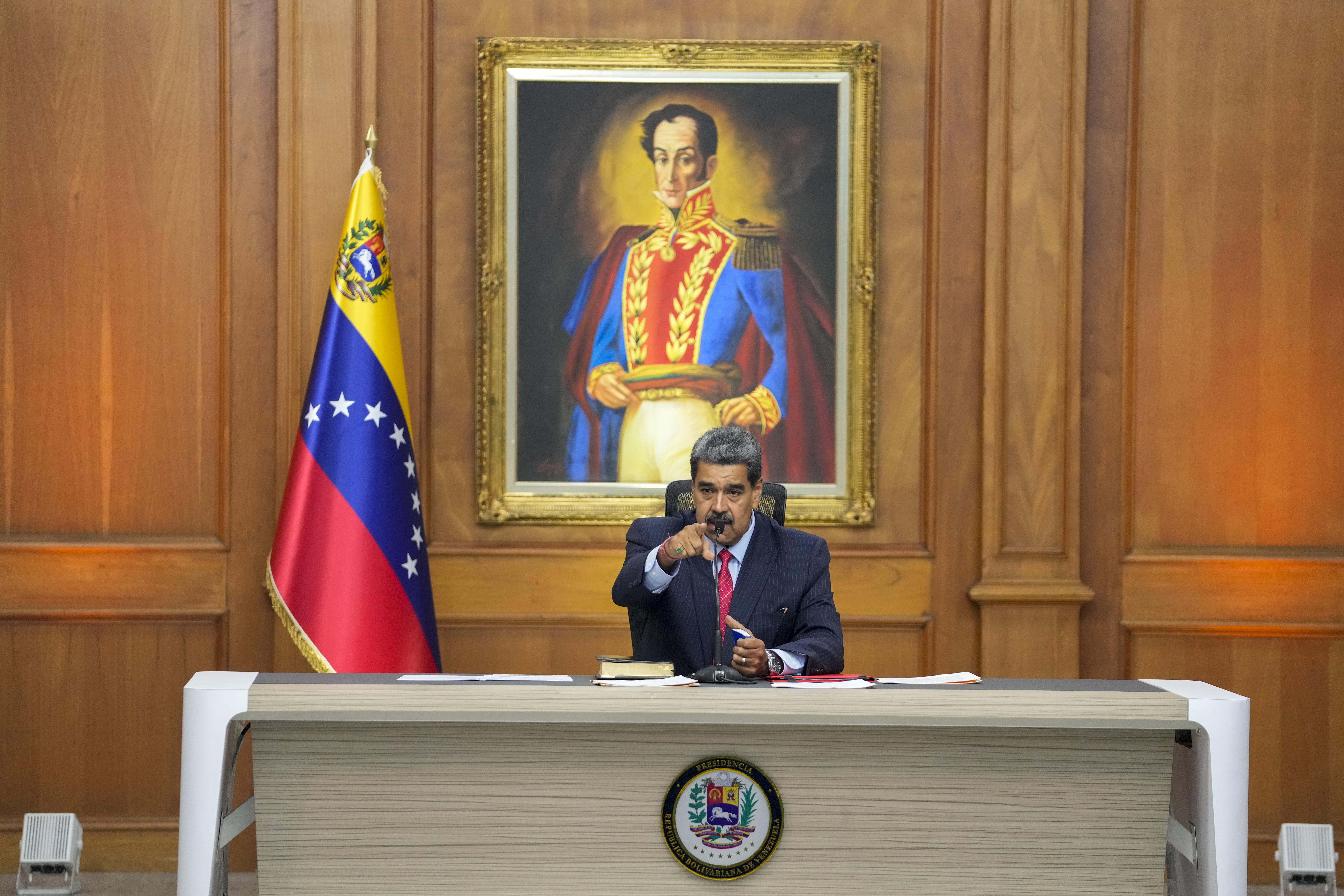 Maduro của Venezuela yêu cầu tòa án tối cao kiểm toán cuộc bầu cử tổng thống, nhưng các nhà quan sát phản đối