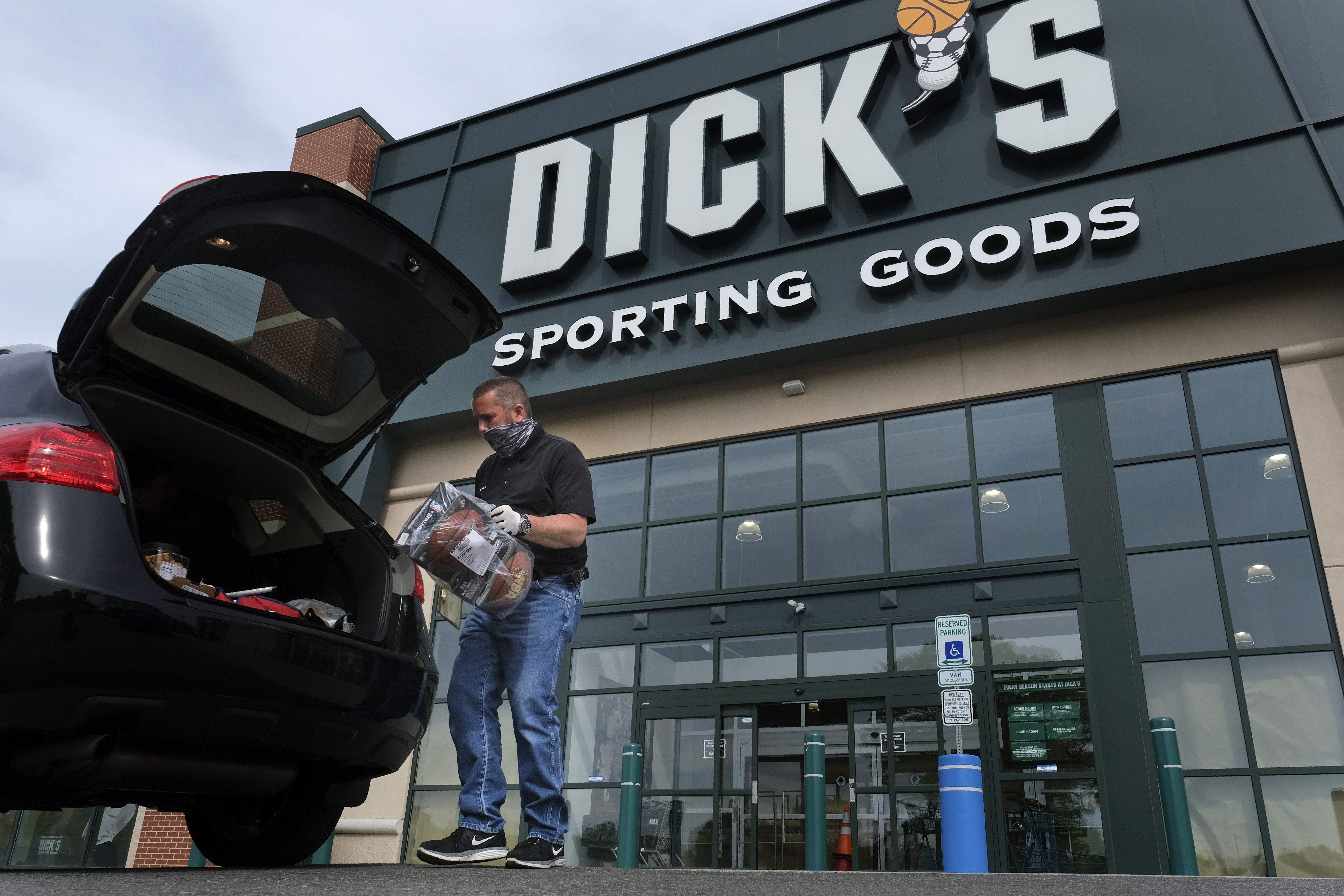 DICK'S Sporting Goods Hours, Locations & Stores