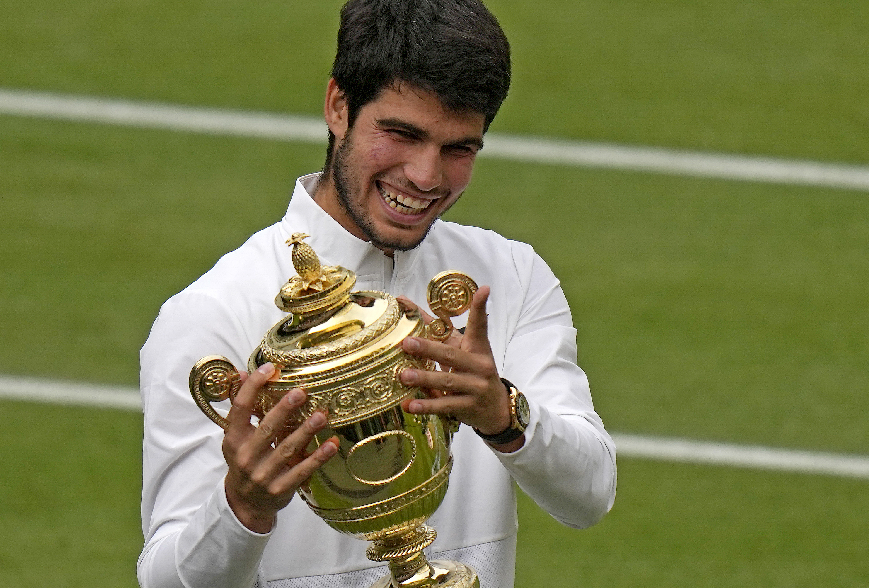 Watch: Alcaraz breaks Djokovic's streak of 15 straight tiebreaks in  Wimbledon