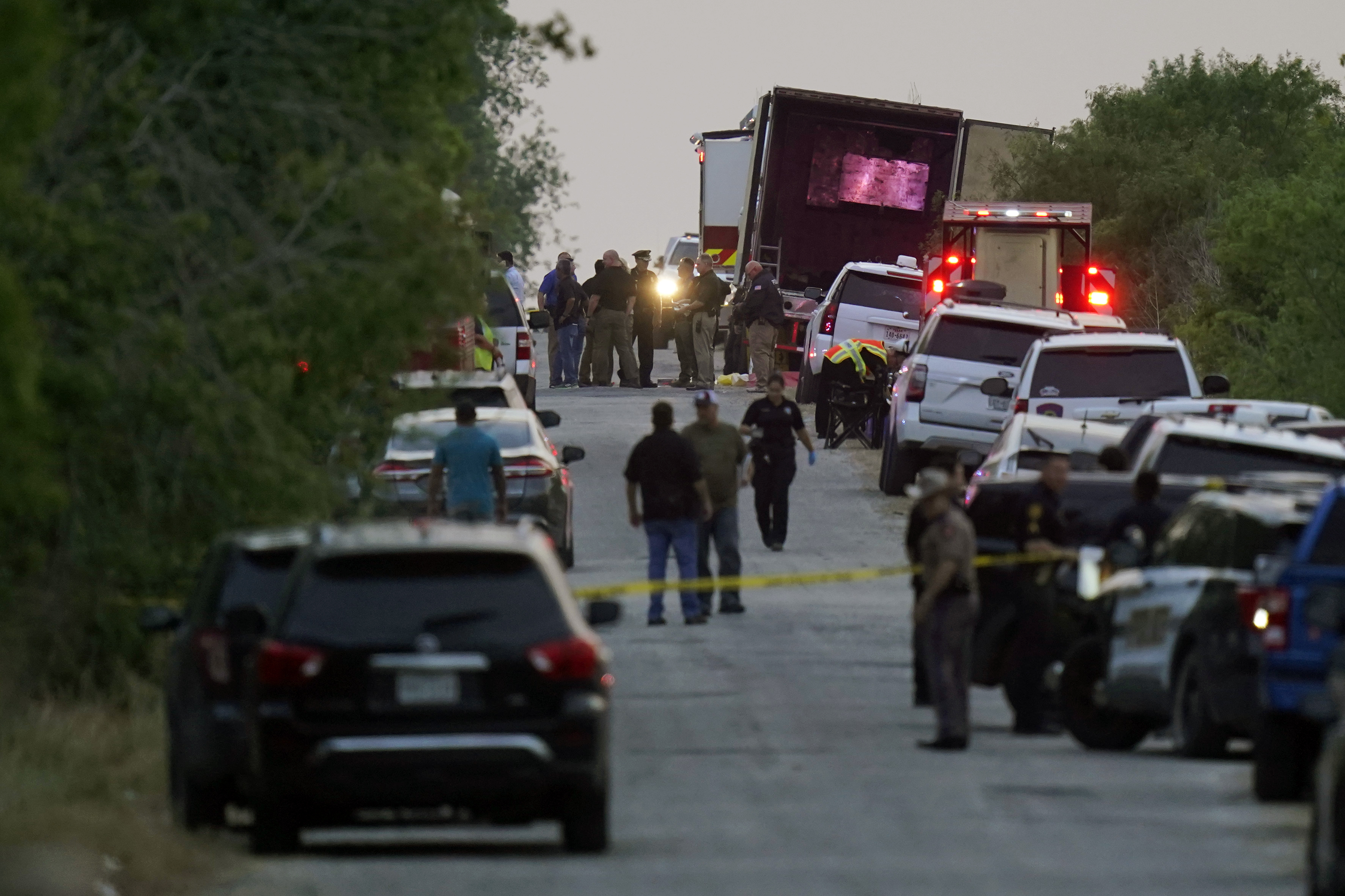 8 dead in crash after police chased a suspected human smuggler, Texas  officials say