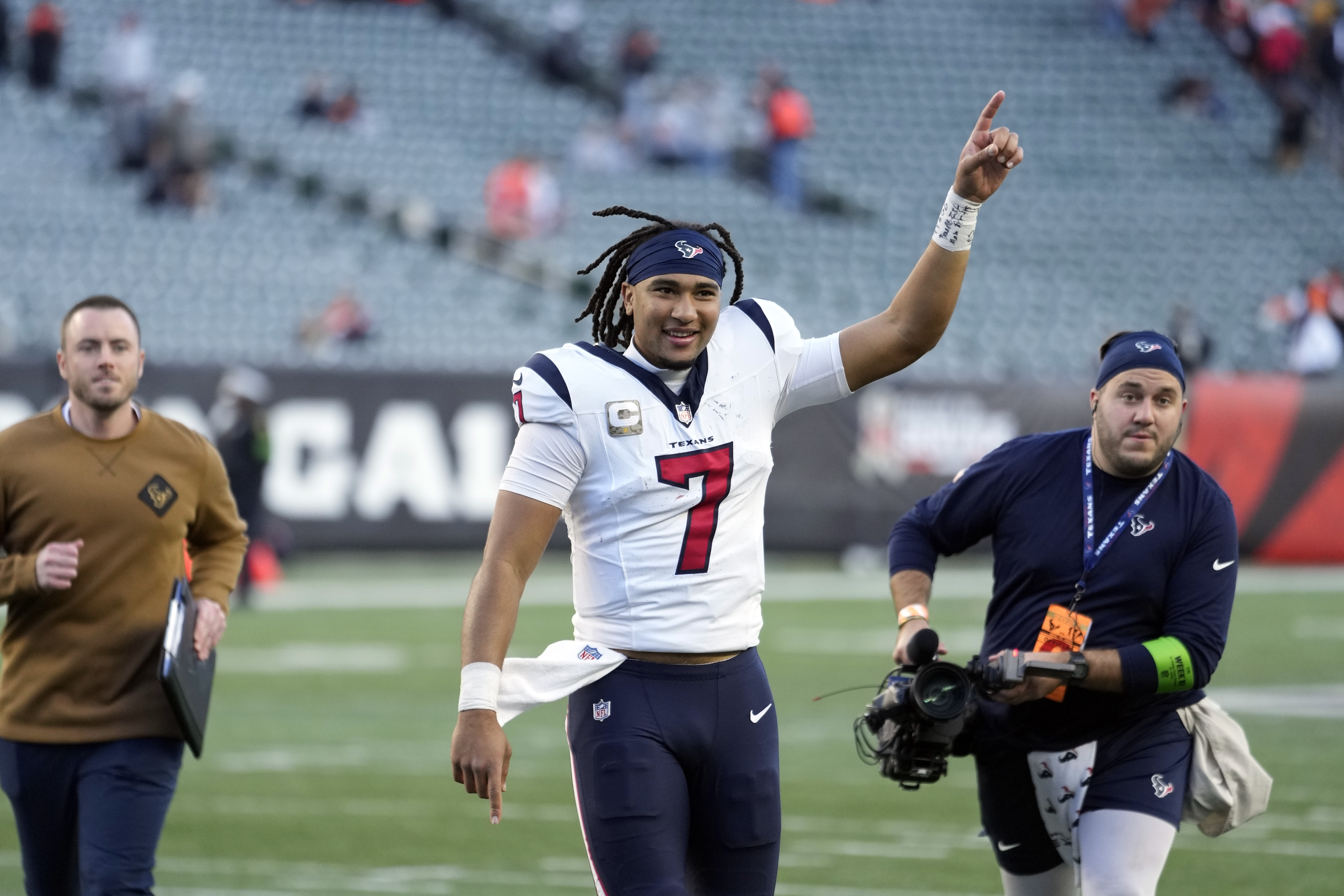 QB Stroud continues to shine for Texans, leads another game-winning drive |  AP News