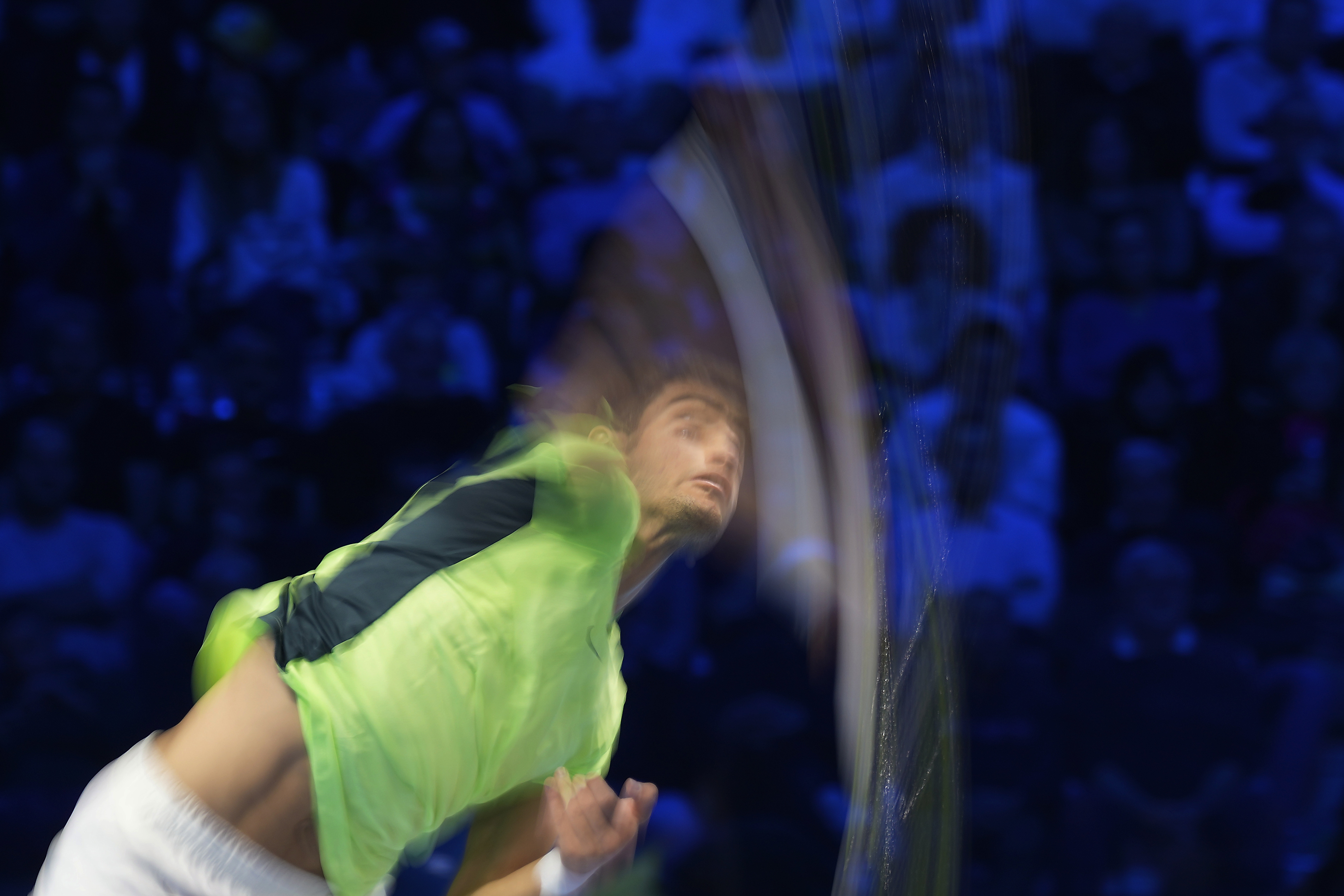 Zverev overpowers Alcaraz in ATP Finals opener