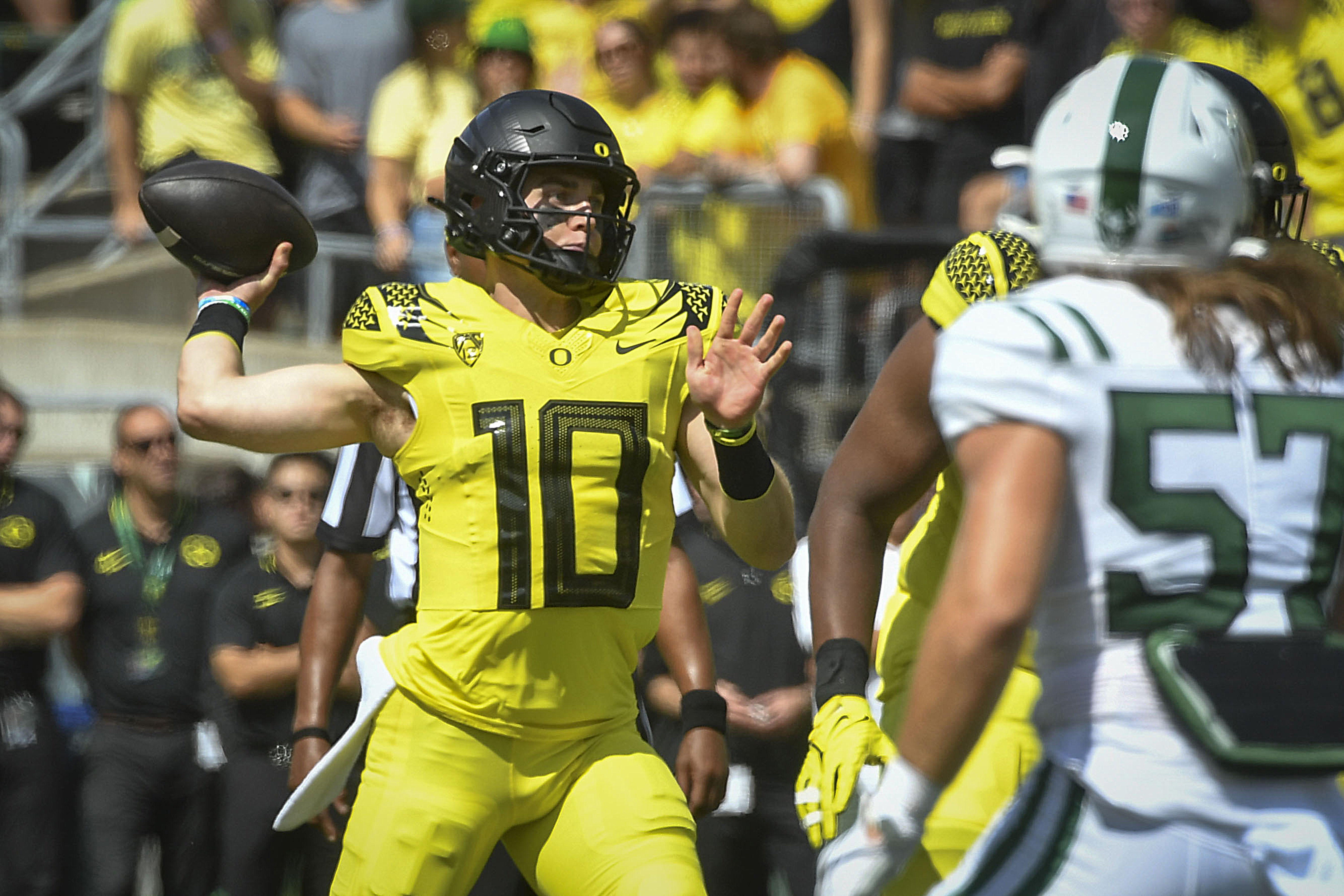 Bo Nix throws for 3 TDs as No. 15 Oregon dominates in 81-7 win over  Portland State