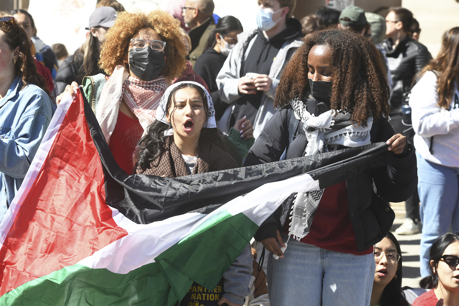 Pro-Palestinian protests sweep US colleges after Columbia arrests | AP News