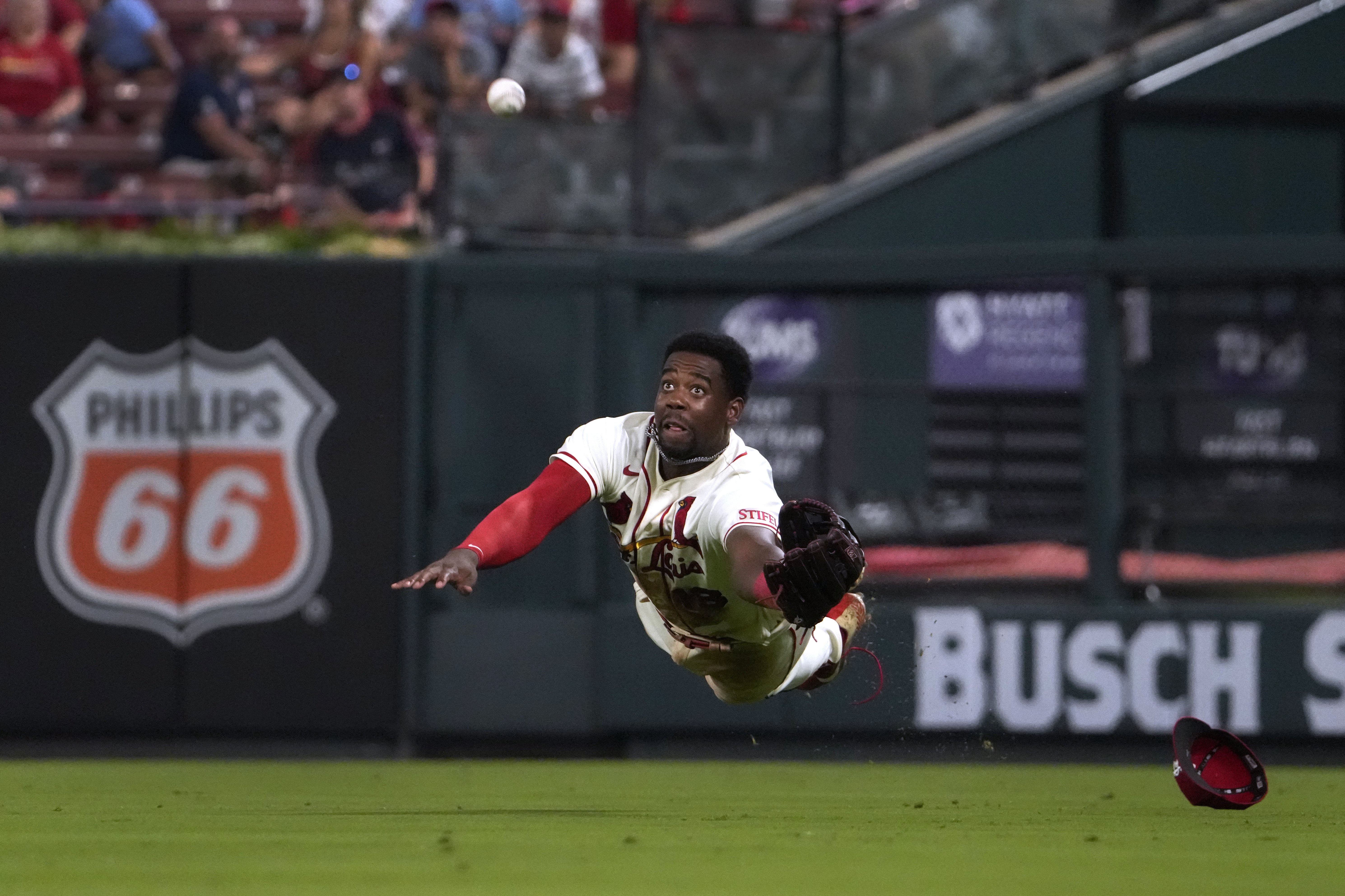 Cardinals to play a doubleheader Saturday after rain suspends Friday's  series opener