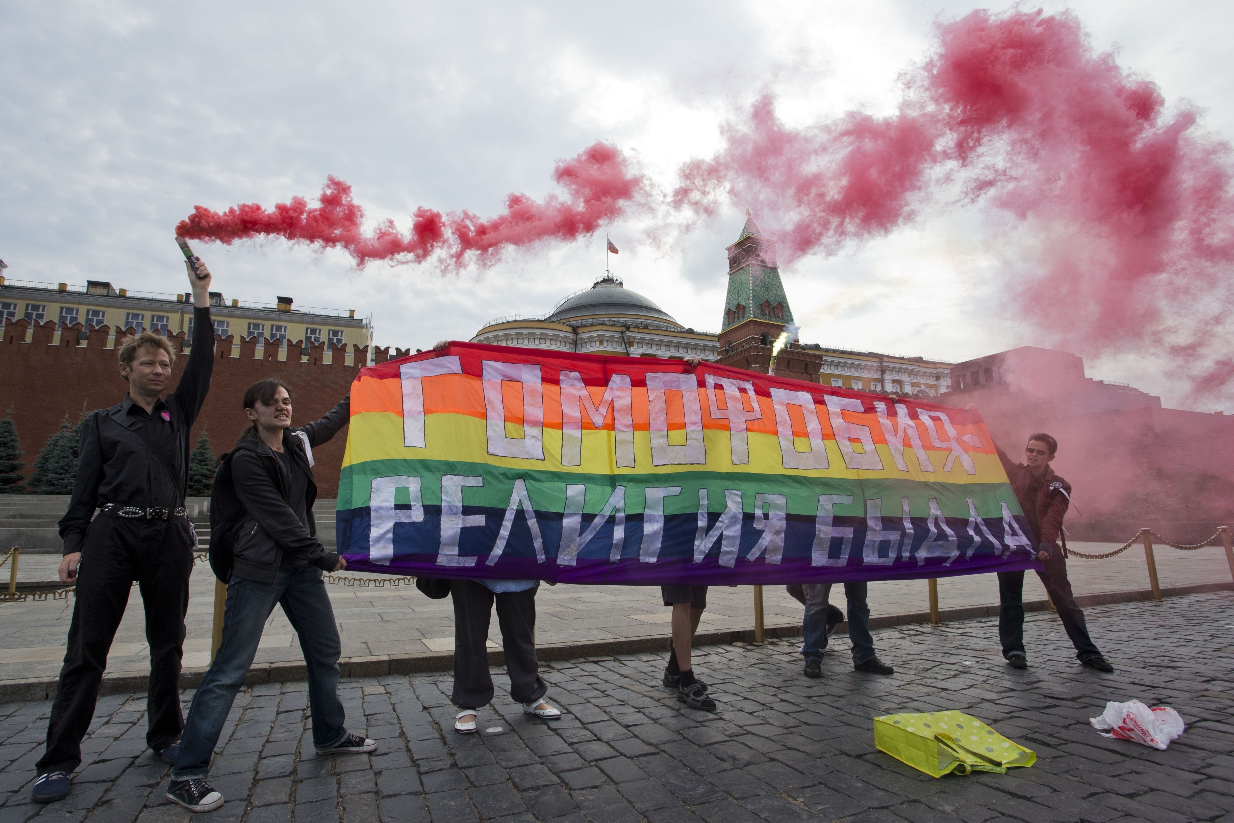 Activists Fined for Red Square U.S.-Russian Flag Photo – Reports - The  Moscow Times