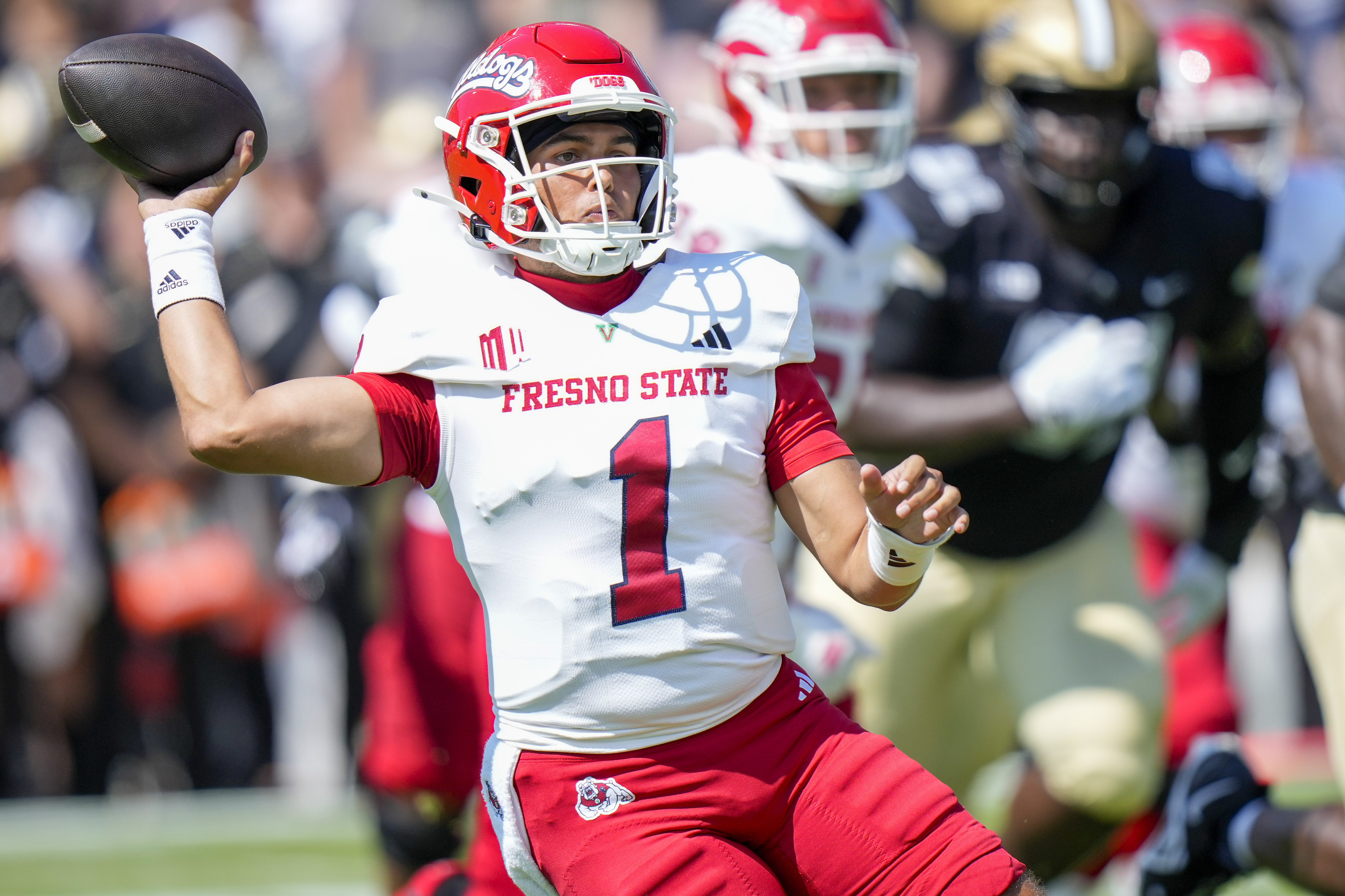 Mikey Keene celebrates Fresno State debut with 4 TD passes in 39