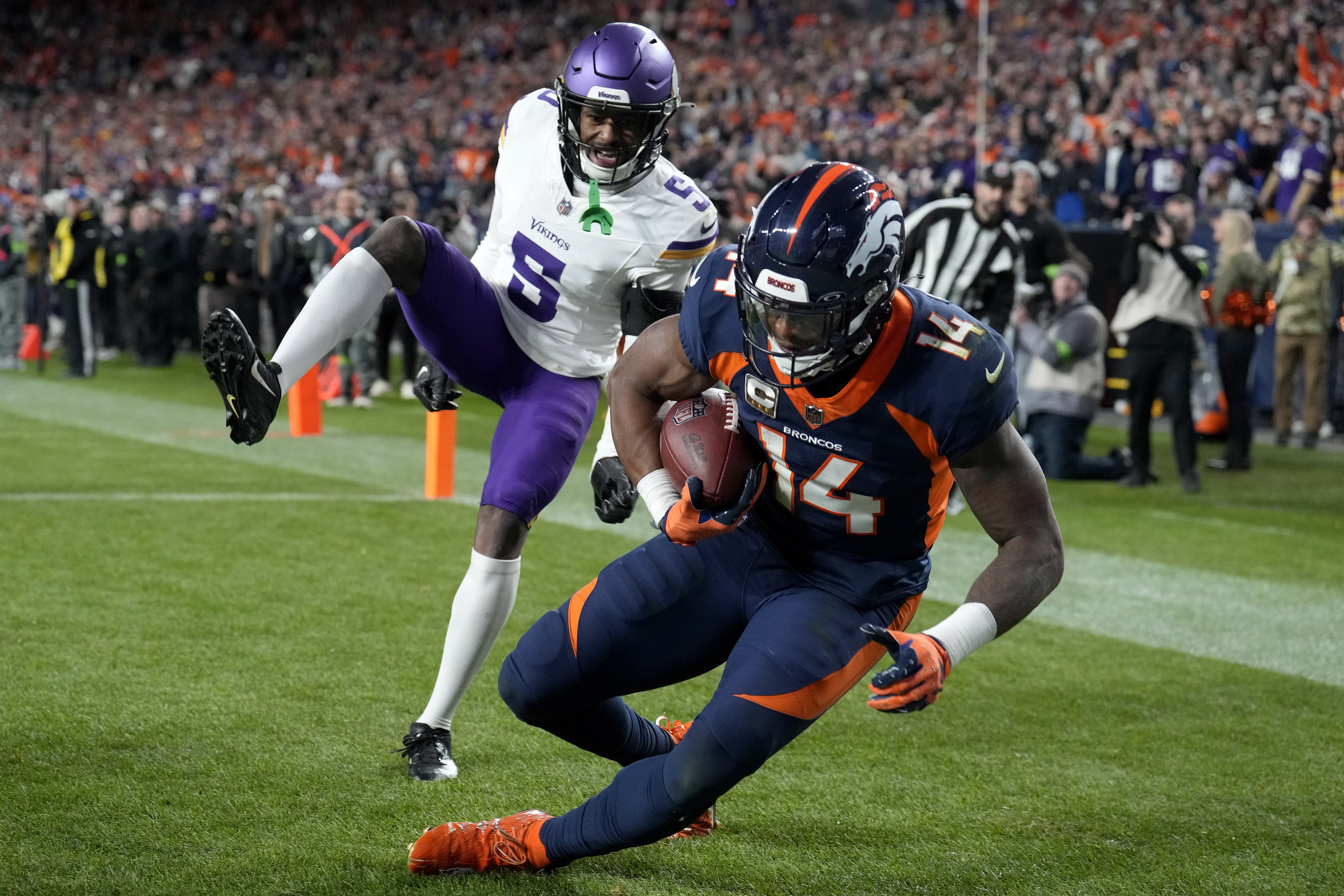 Wilson Sutton hook up for winning TD as Broncos rally to end