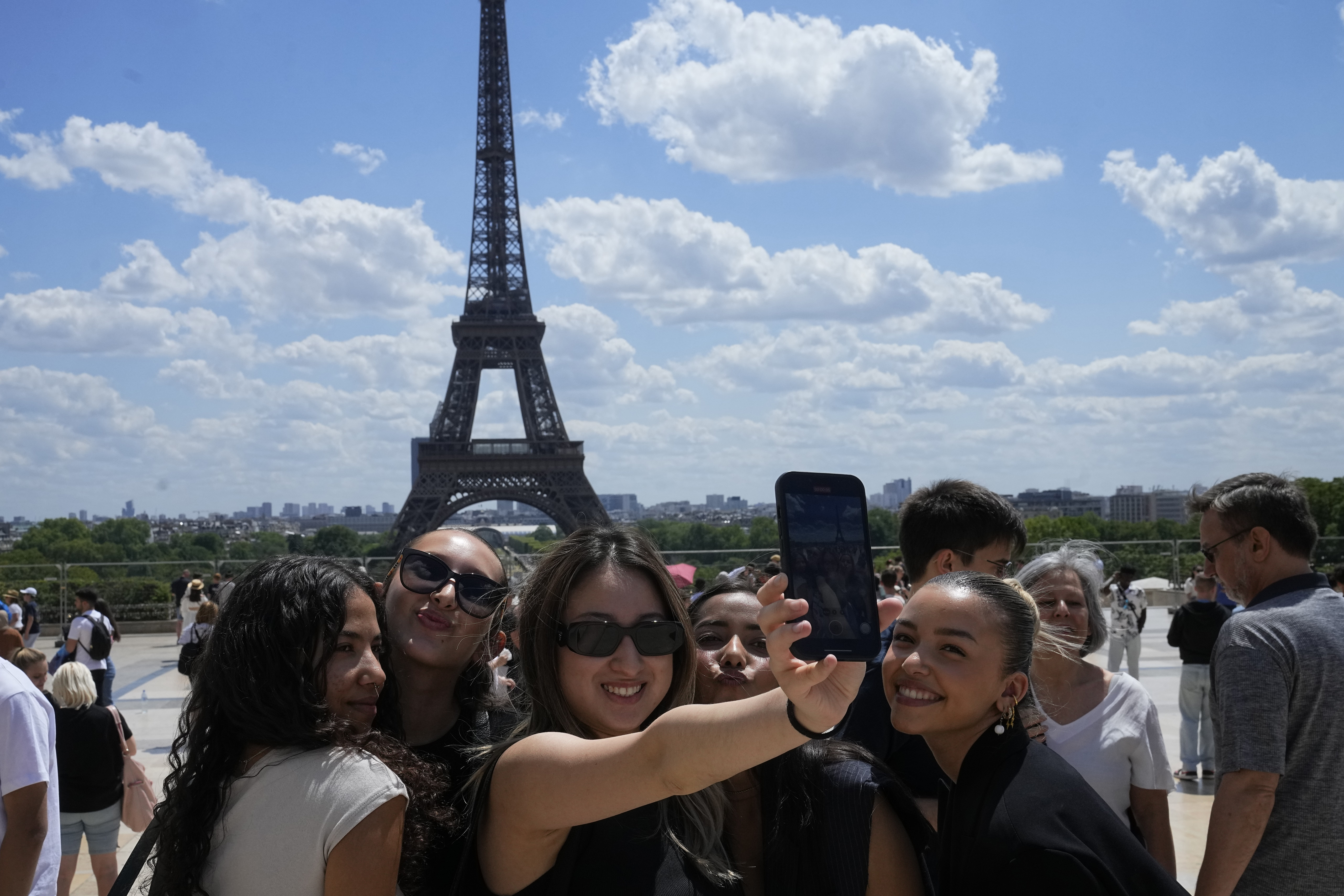 French government paints a rosy picture for tourism despite unrest