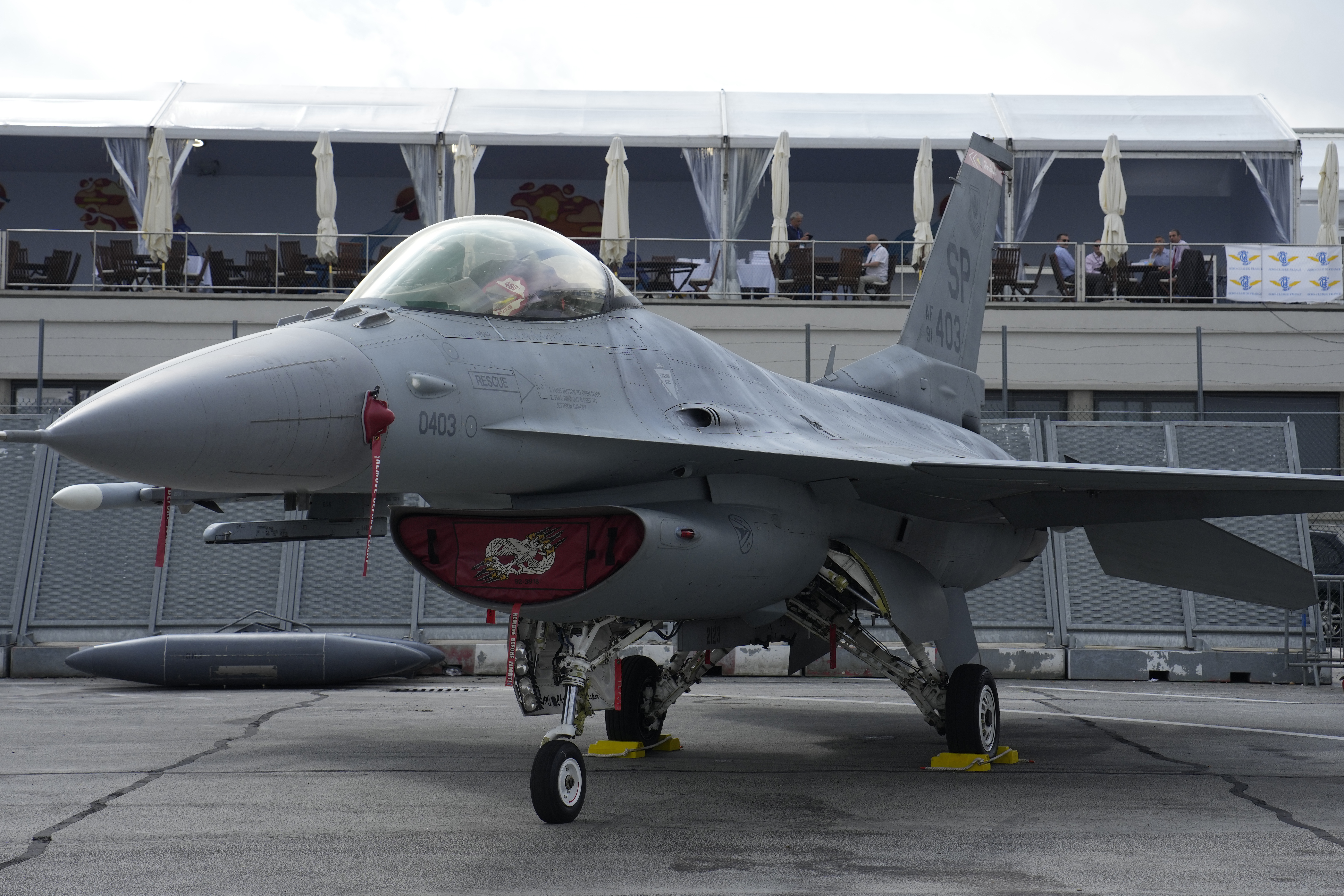 US will start training Ukrainian pilots on F 16s at air base in