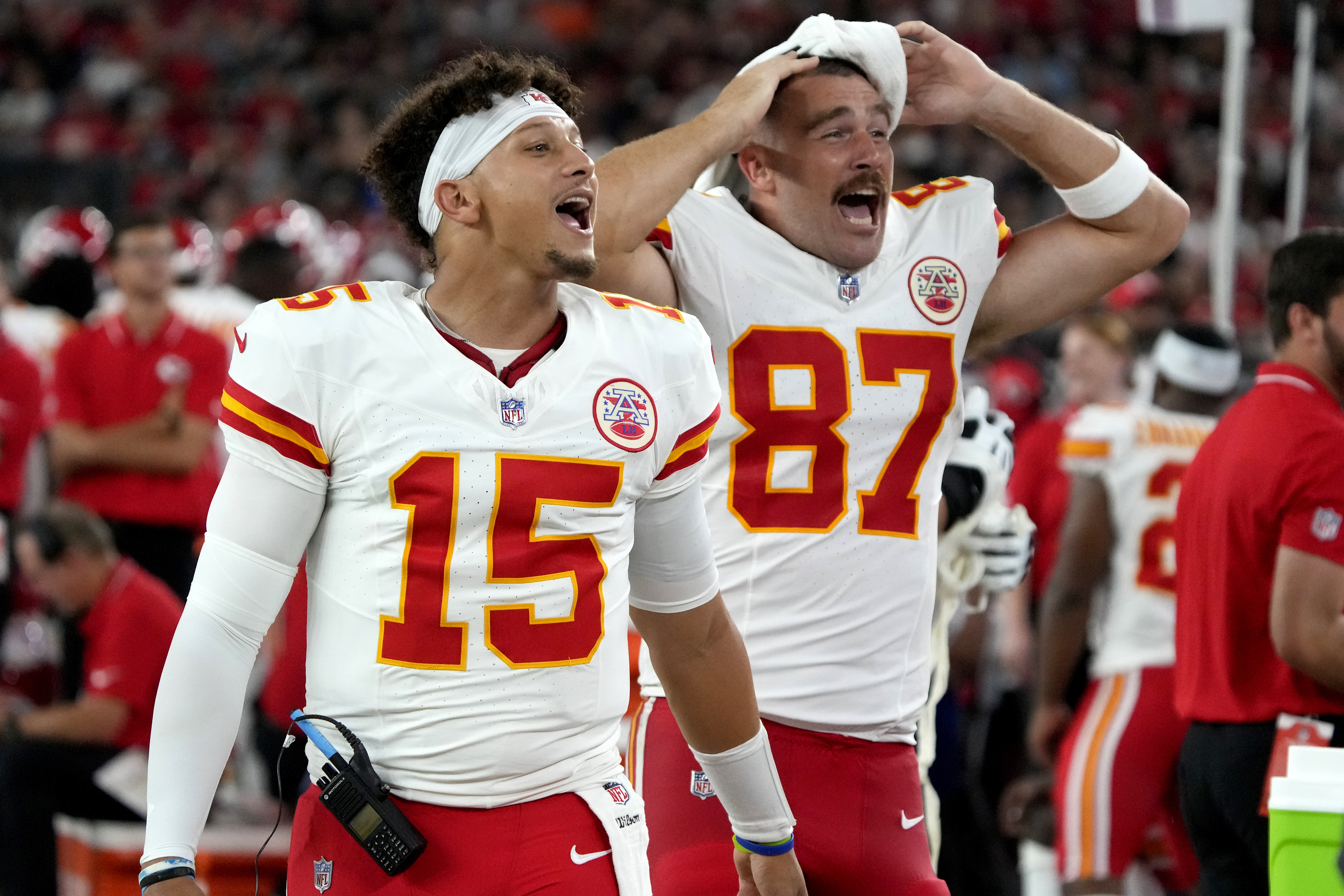 Mahomes throws a touchdown pass as Chiefs roll to 38-10 preseason