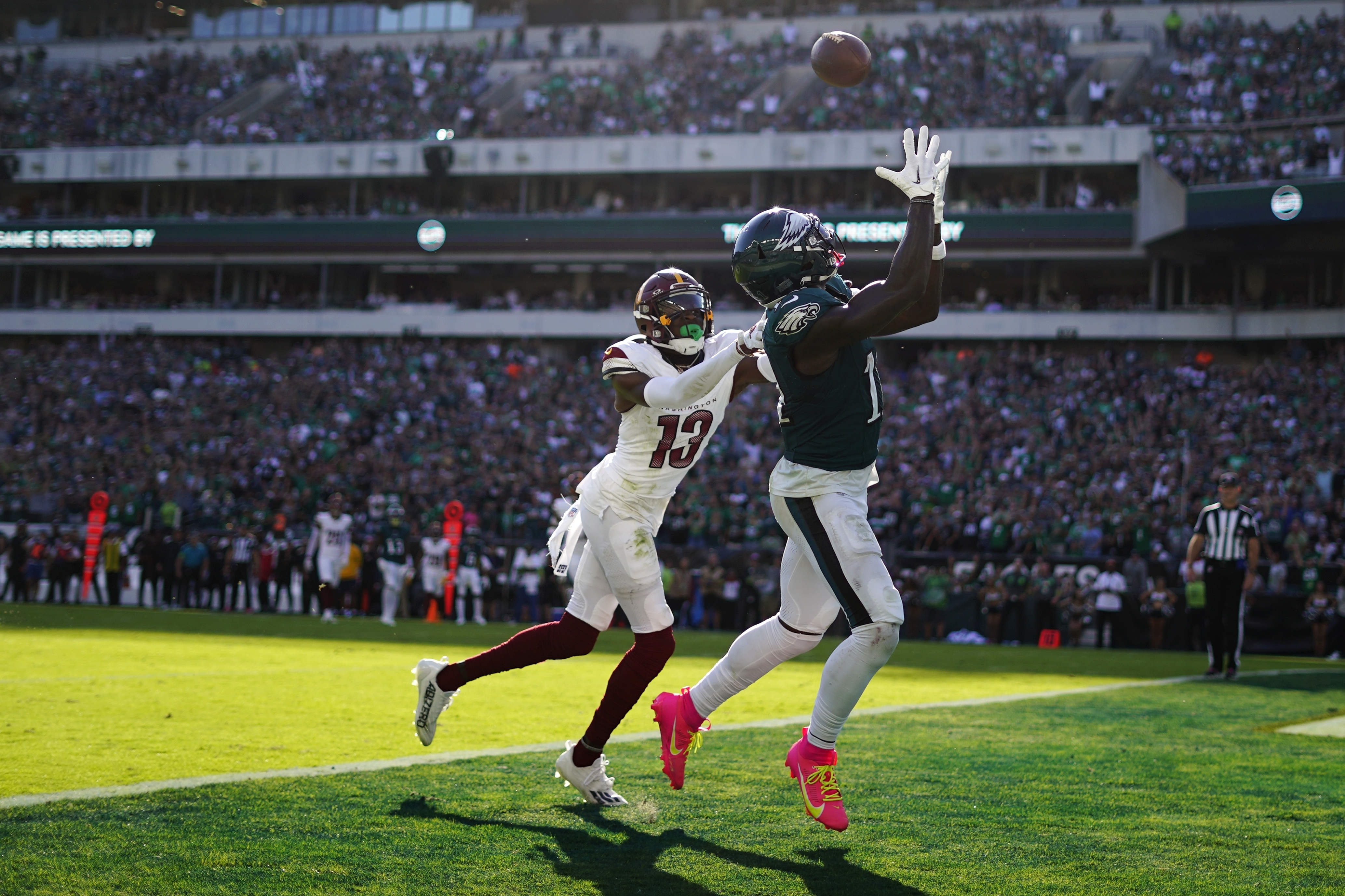 A.J. Brown's second touchdown catch puts the Eagles back on top of