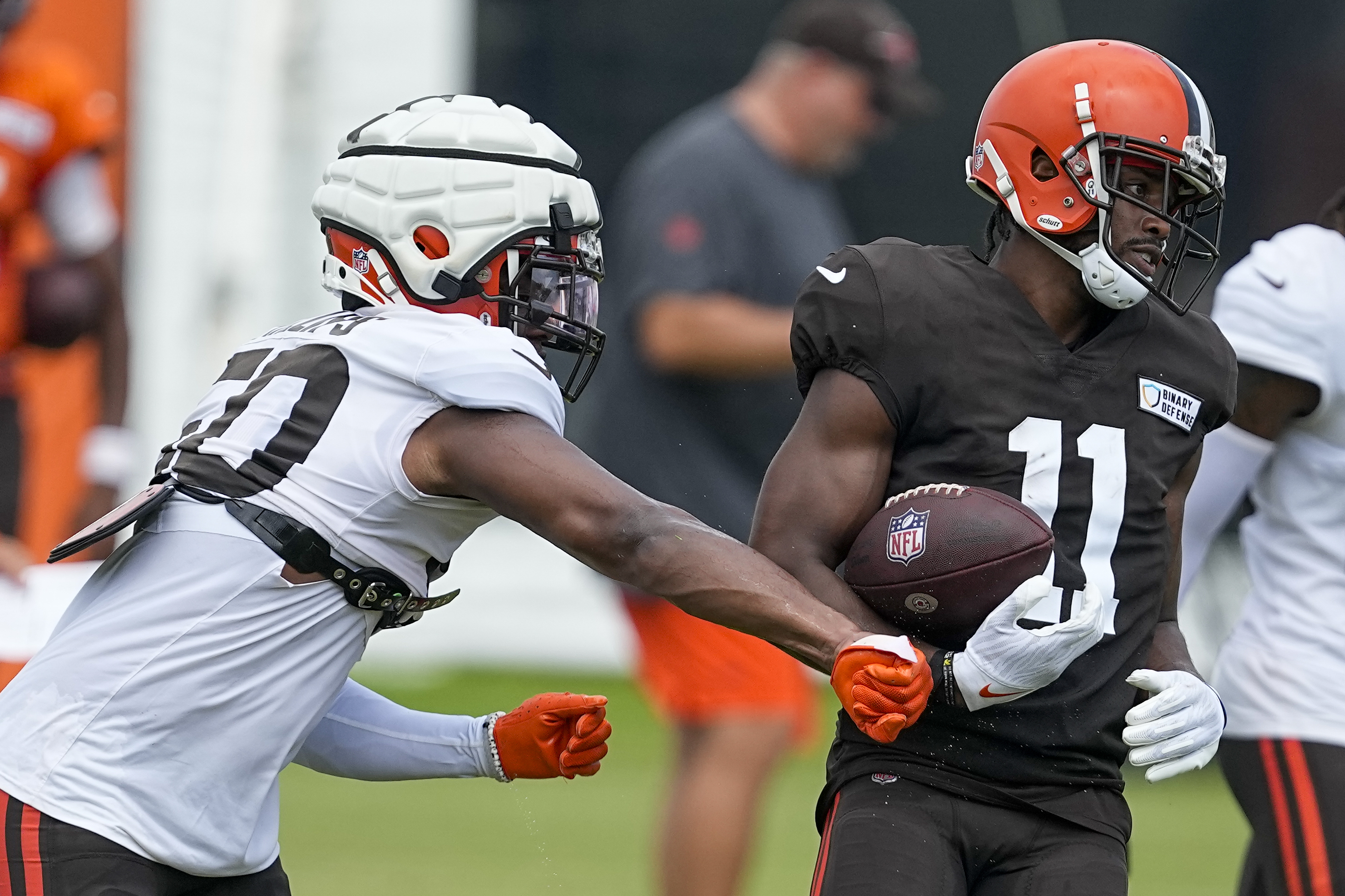 Browns LB Jacob Phillips suffers season-ending pectoral injury for