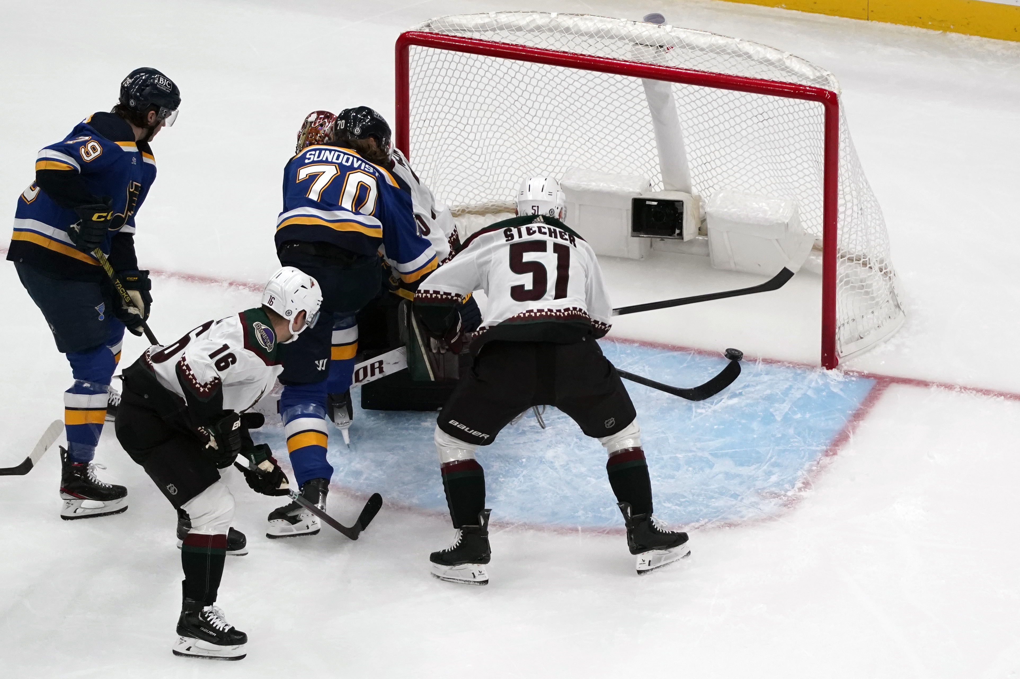 Jake Neighbours scores 2 goals as St. Louis Blues beat Chicago Blackhawks  4-2