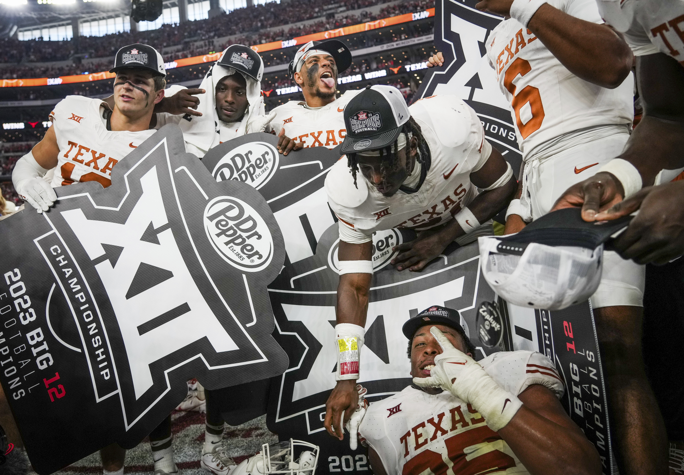 Texas' 362-pound defensive tackle T'Vondre Sweat adds TD to ...