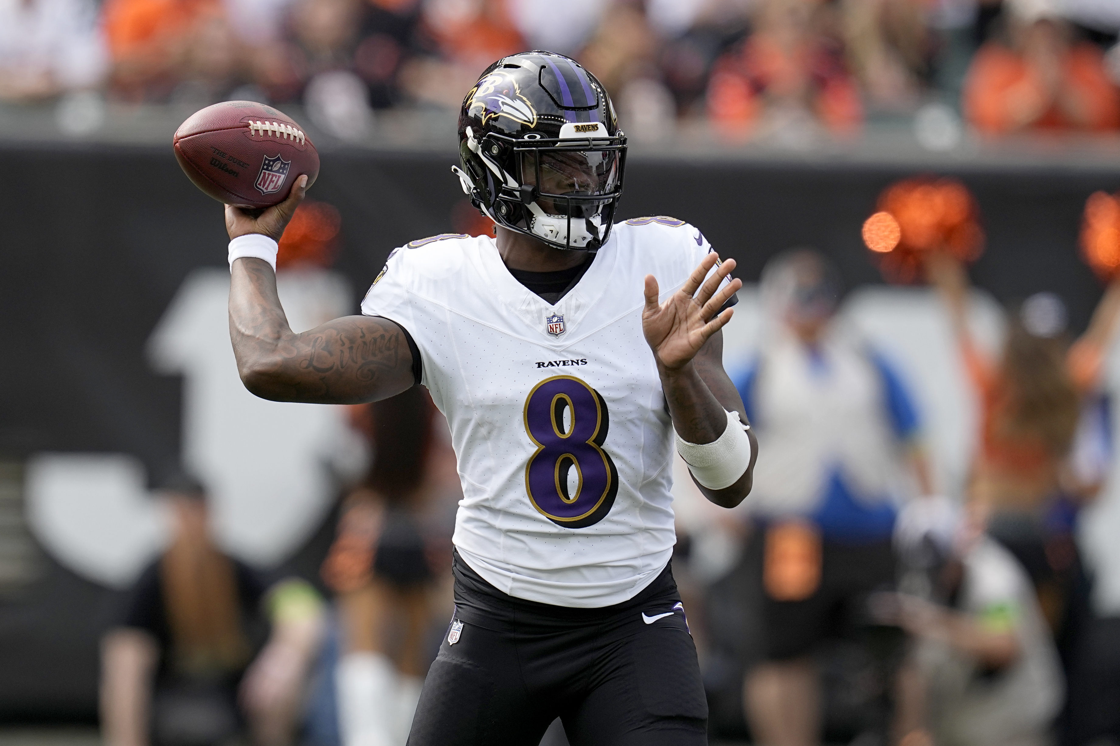 Lamar Jackson, Ravens hold on to beat Cincinnati 27-24. Bengals 0