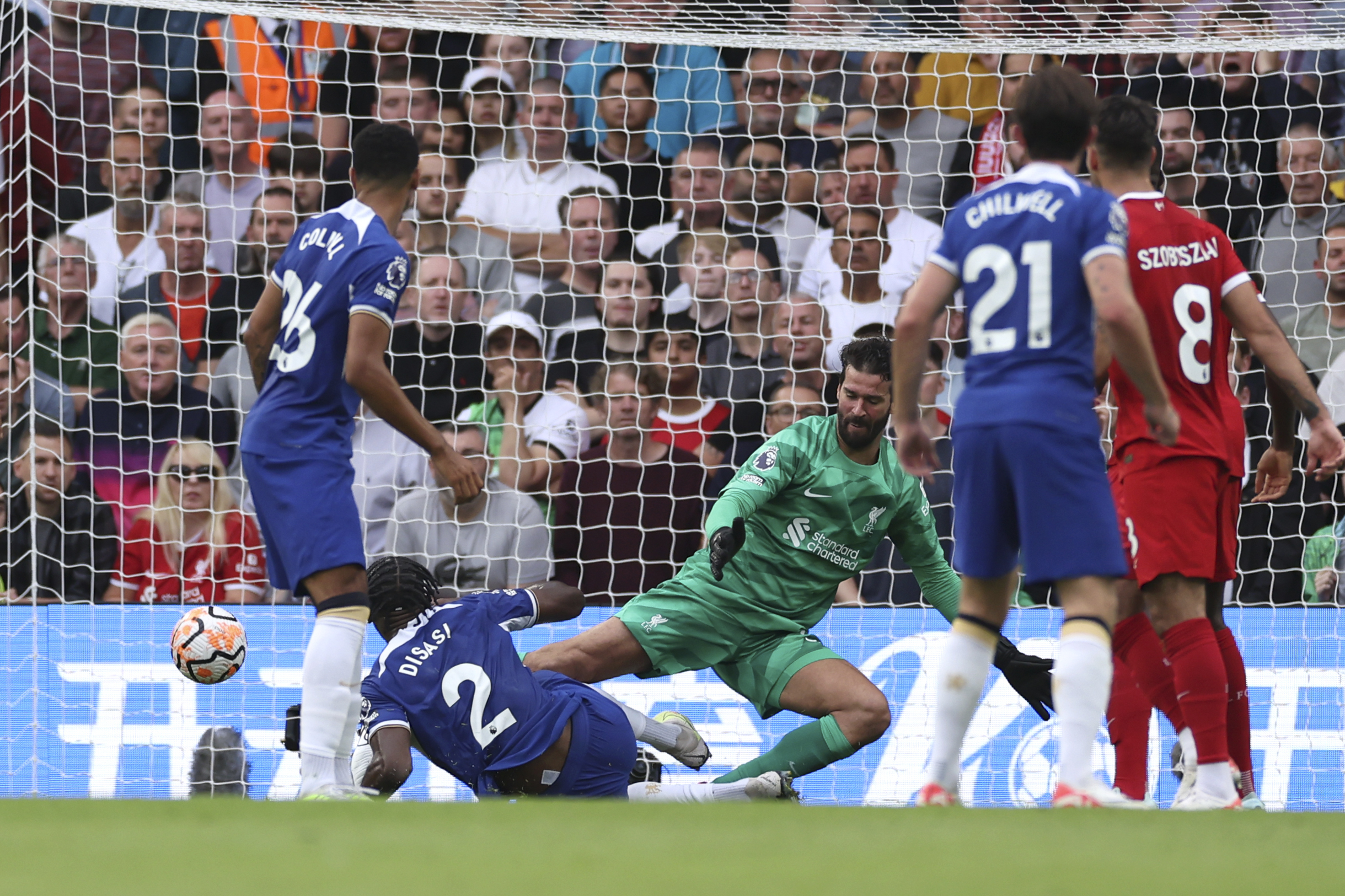 Liverpool sai na frente, mas Chelsea busca empate pelo Inglês