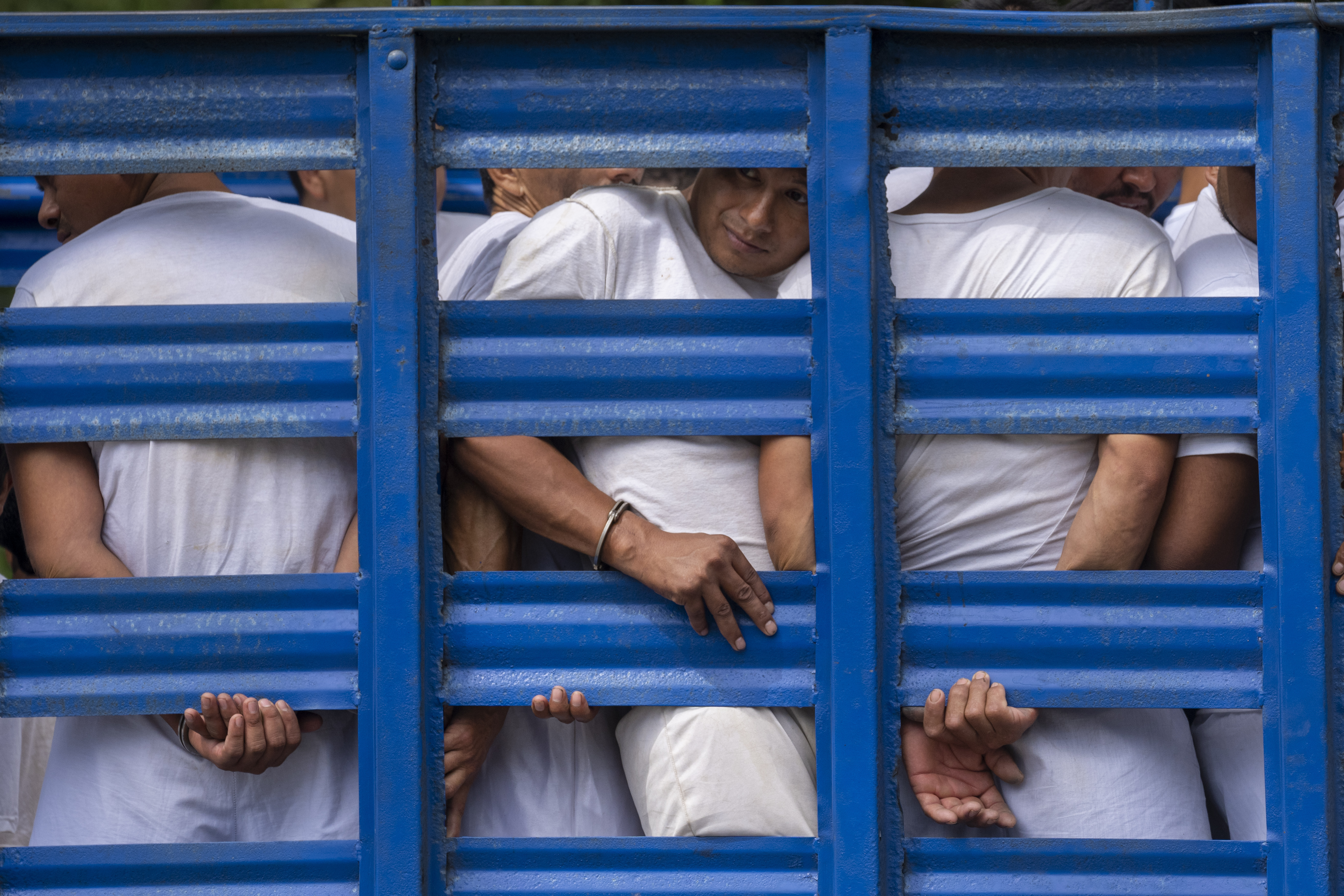 El Salvador clears way for mass trials as crackdown on gangs ramps up, El  Salvador
