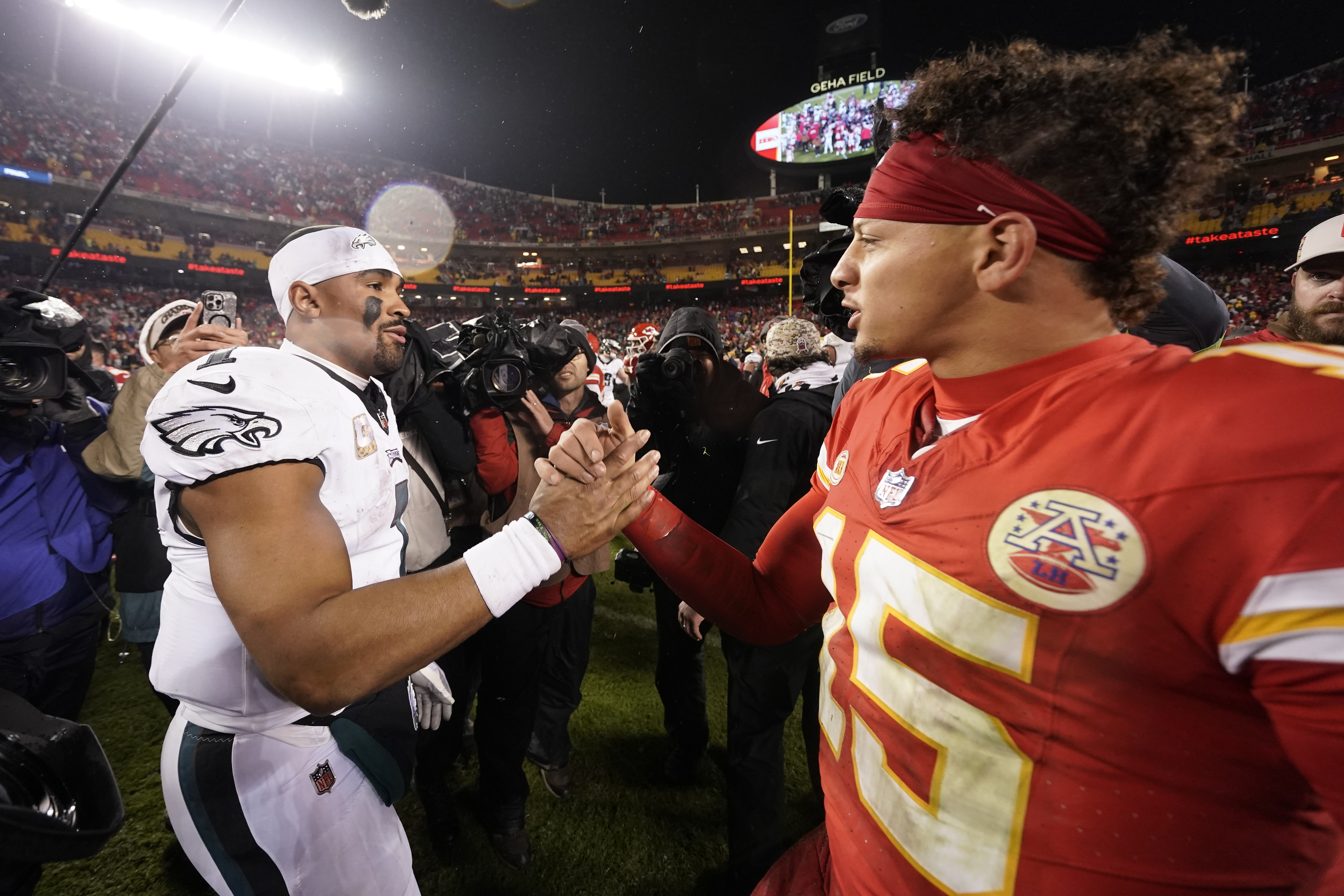 Chiefs offense lets down, makes big mistakes in allowing the Eagles to pull  off a win