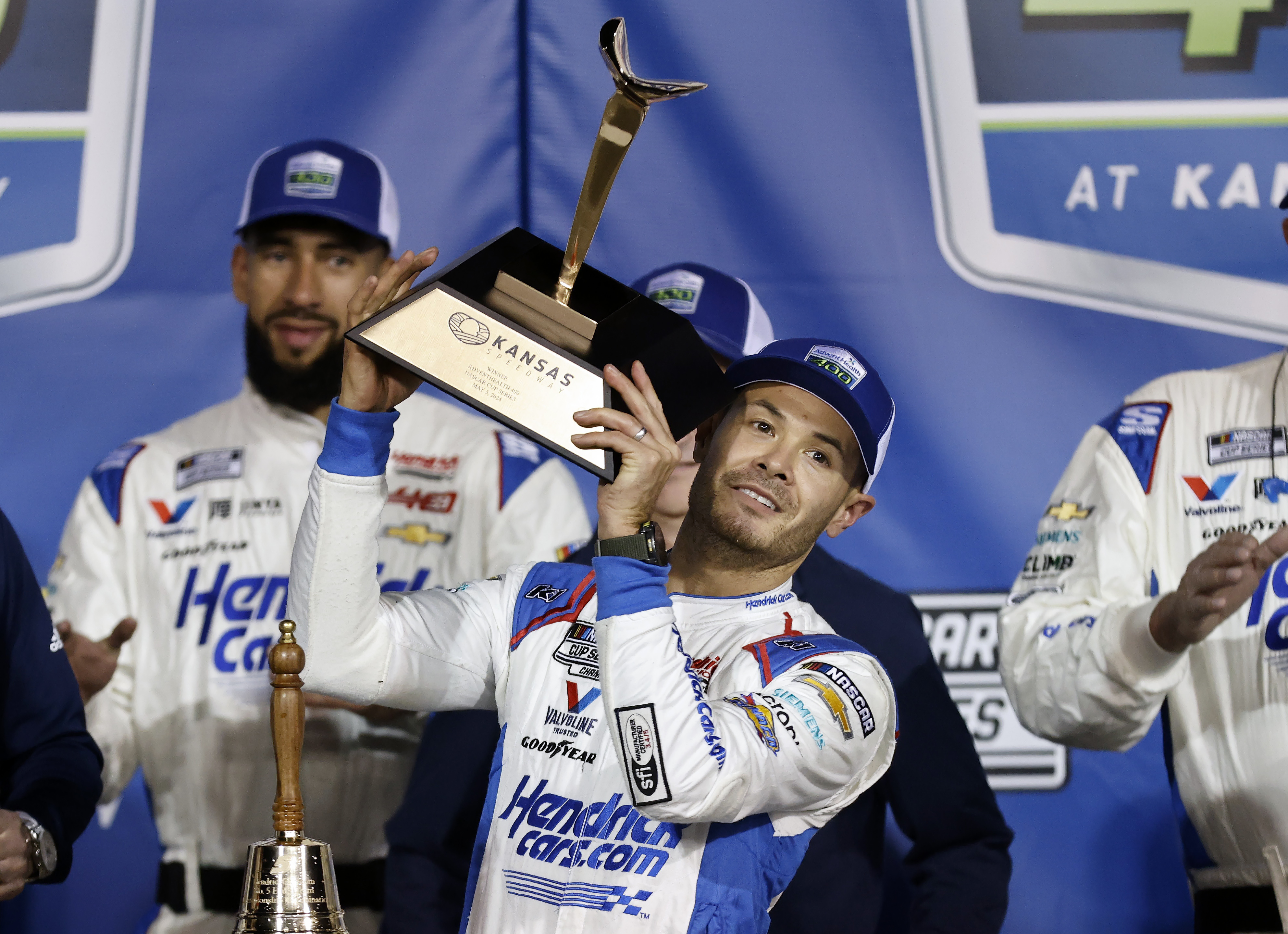 AUTO RACING: Kyle Larson leads NASCAR Cup standings as series heads to  Darlington | AP News