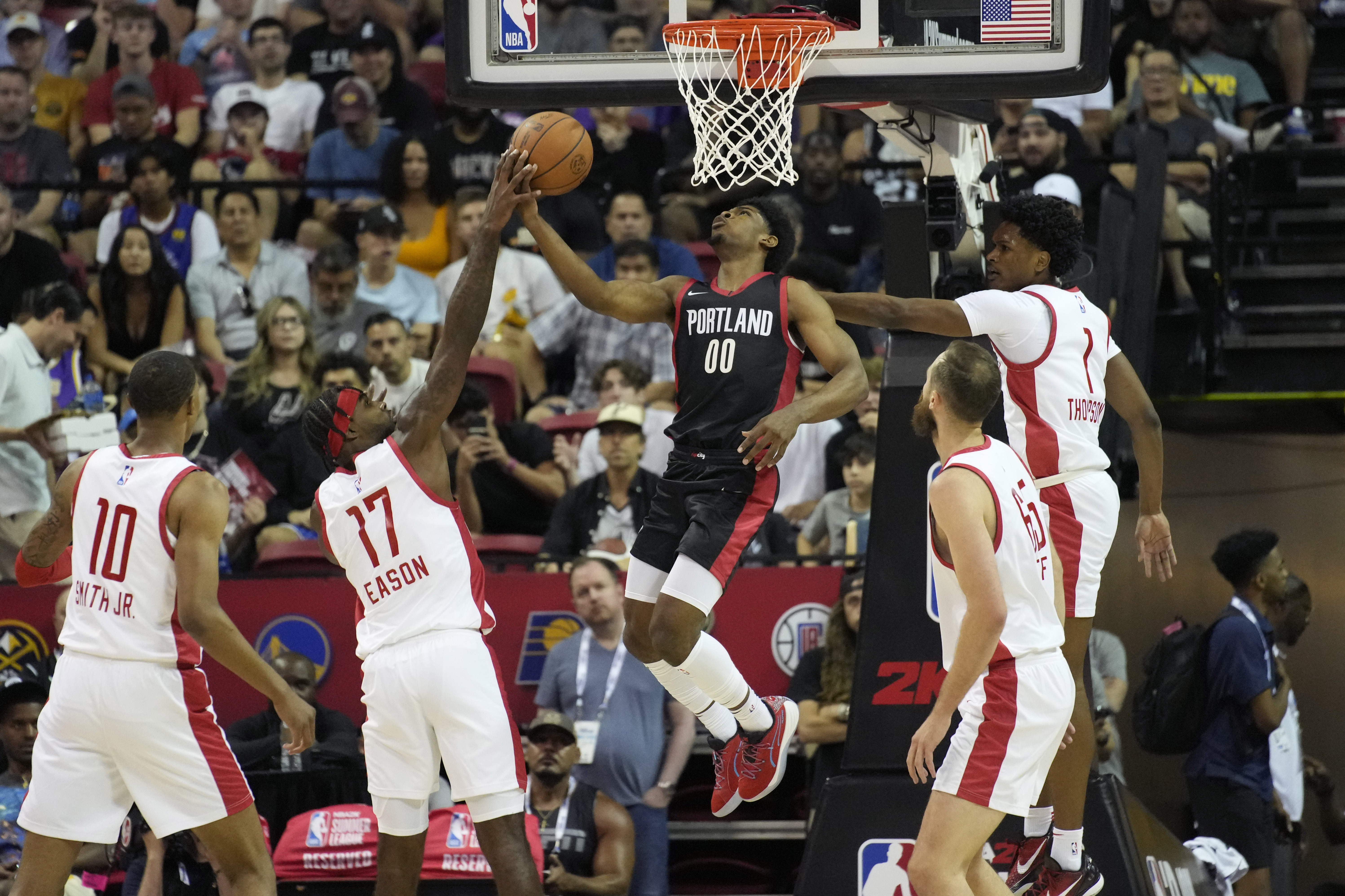 Jabari Smith steals show with buzzer-beater on opening night of