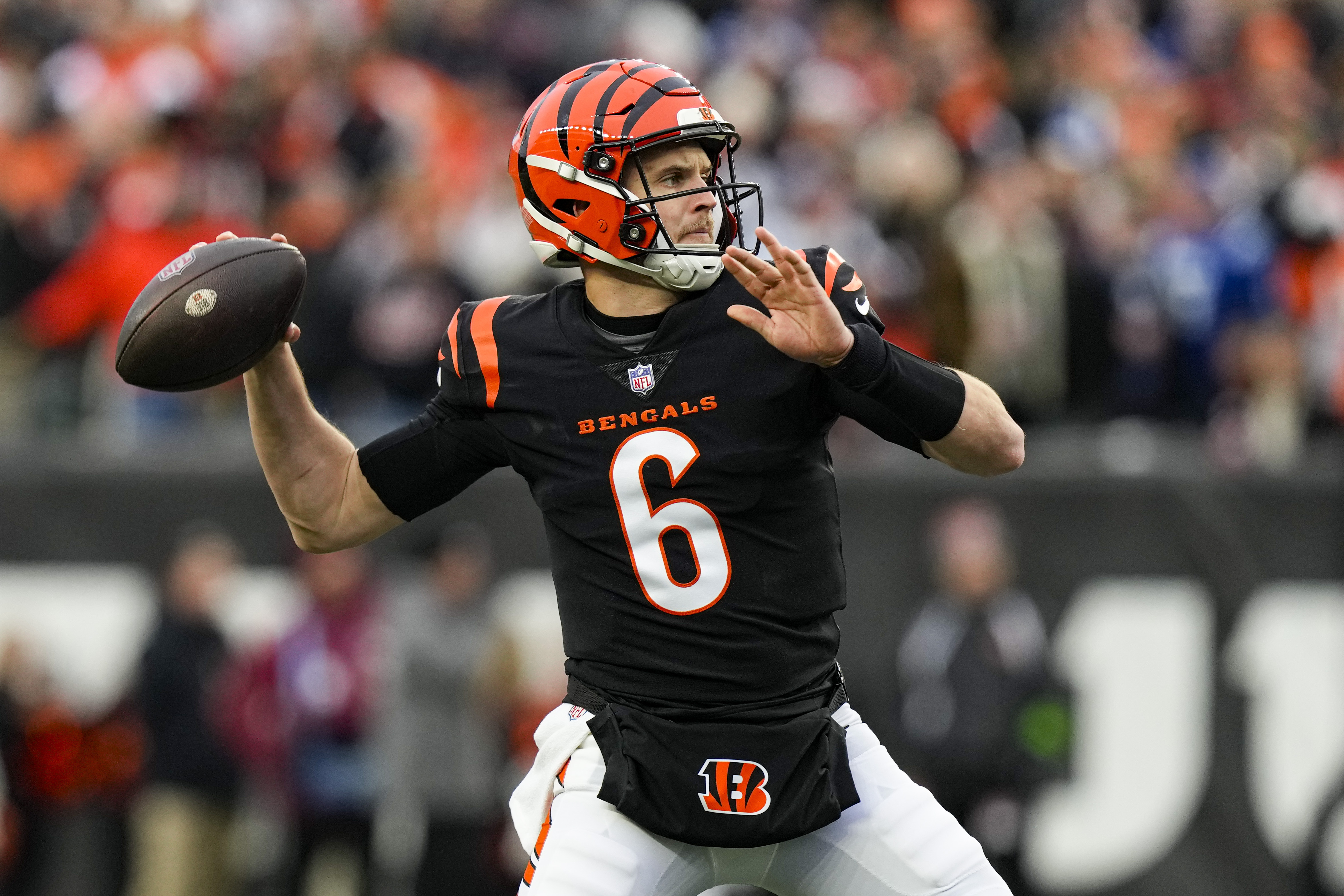 Backup QB Jake Browning shines again as Bengals pound Colts 34-14 to stay  in playoff mix