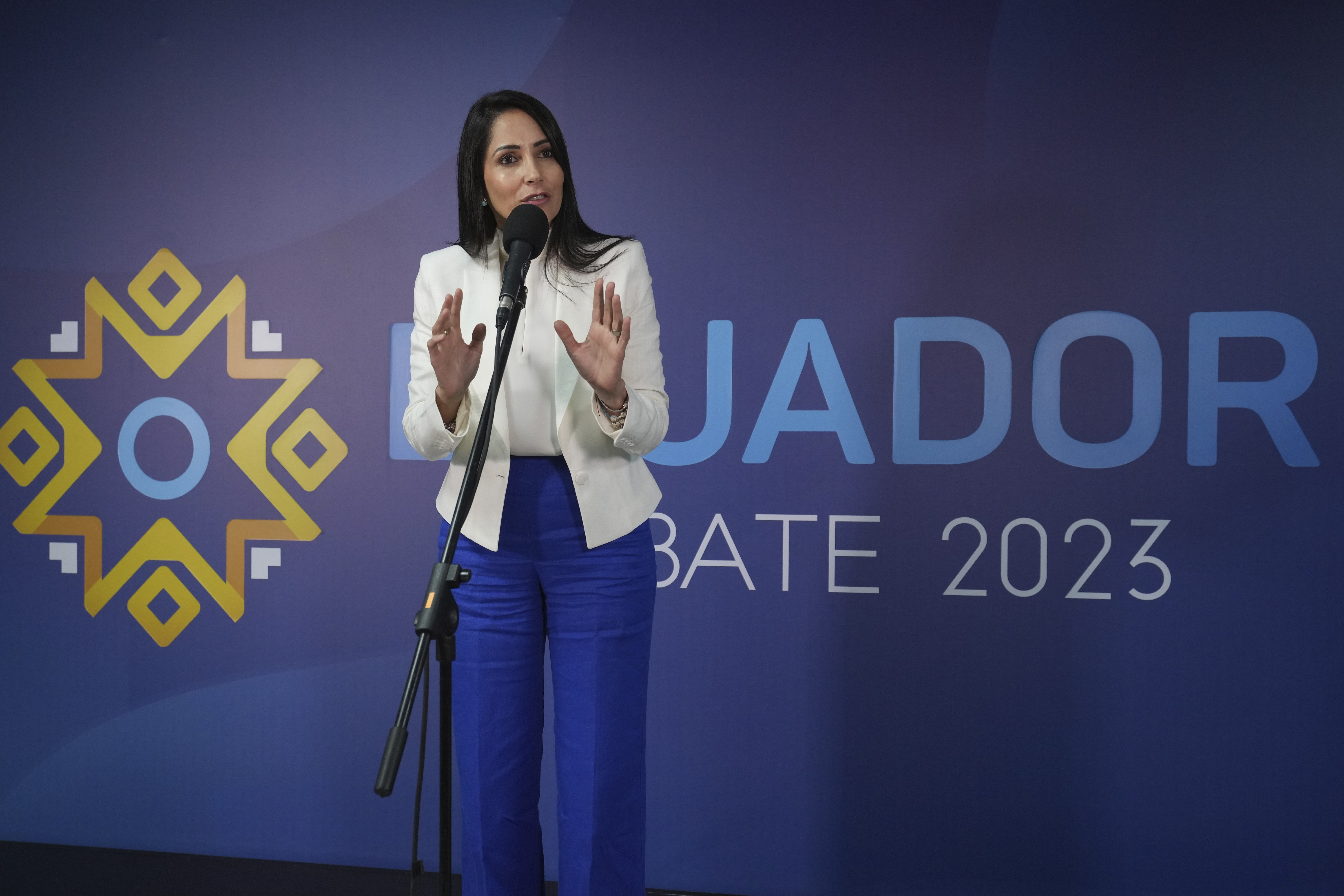 Luisa González, la aspirante a presidenta de Ecuador que se cuelga del  pasado con Rafael Correa | AP News