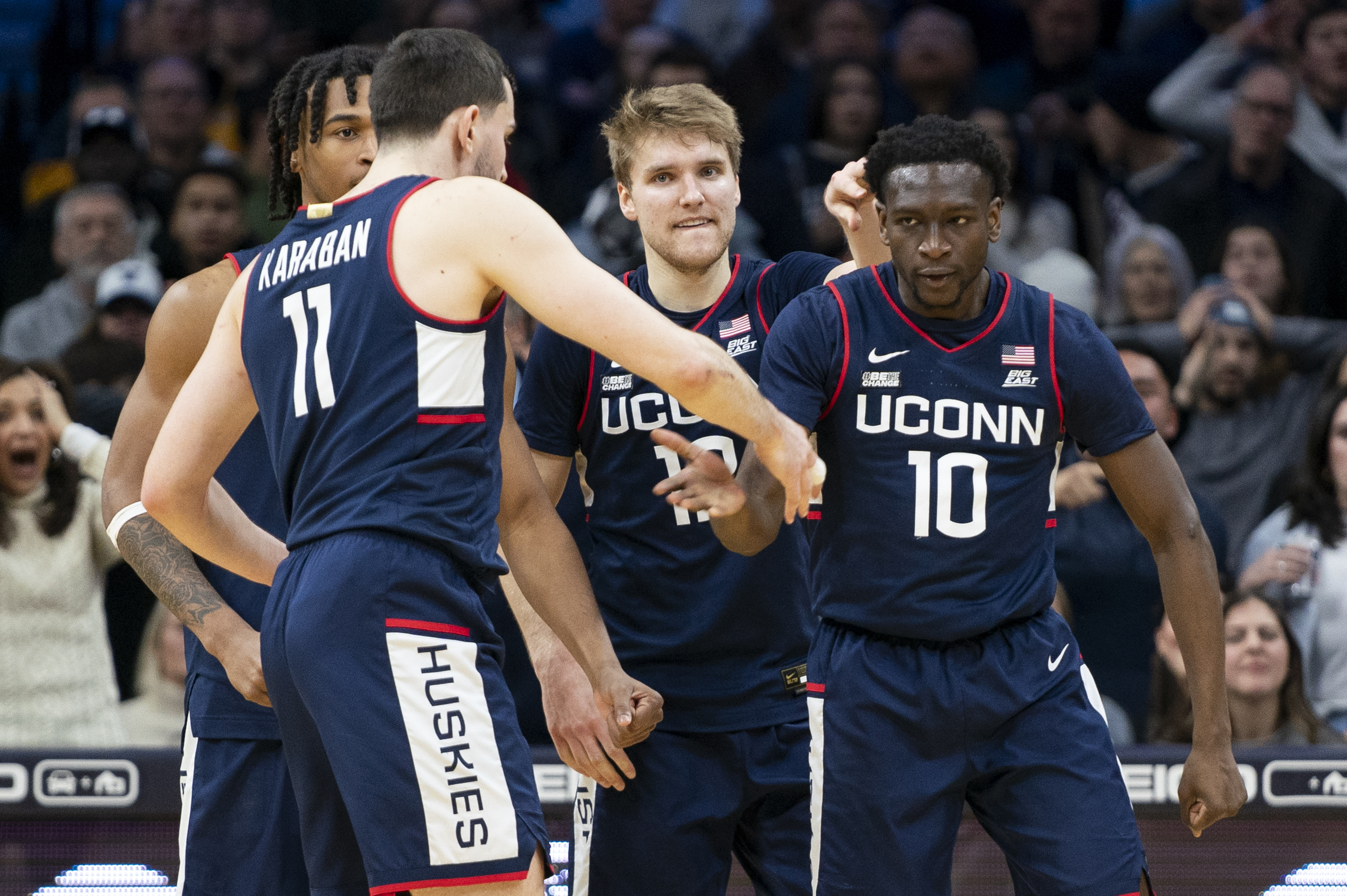 Uconn basket shop ball