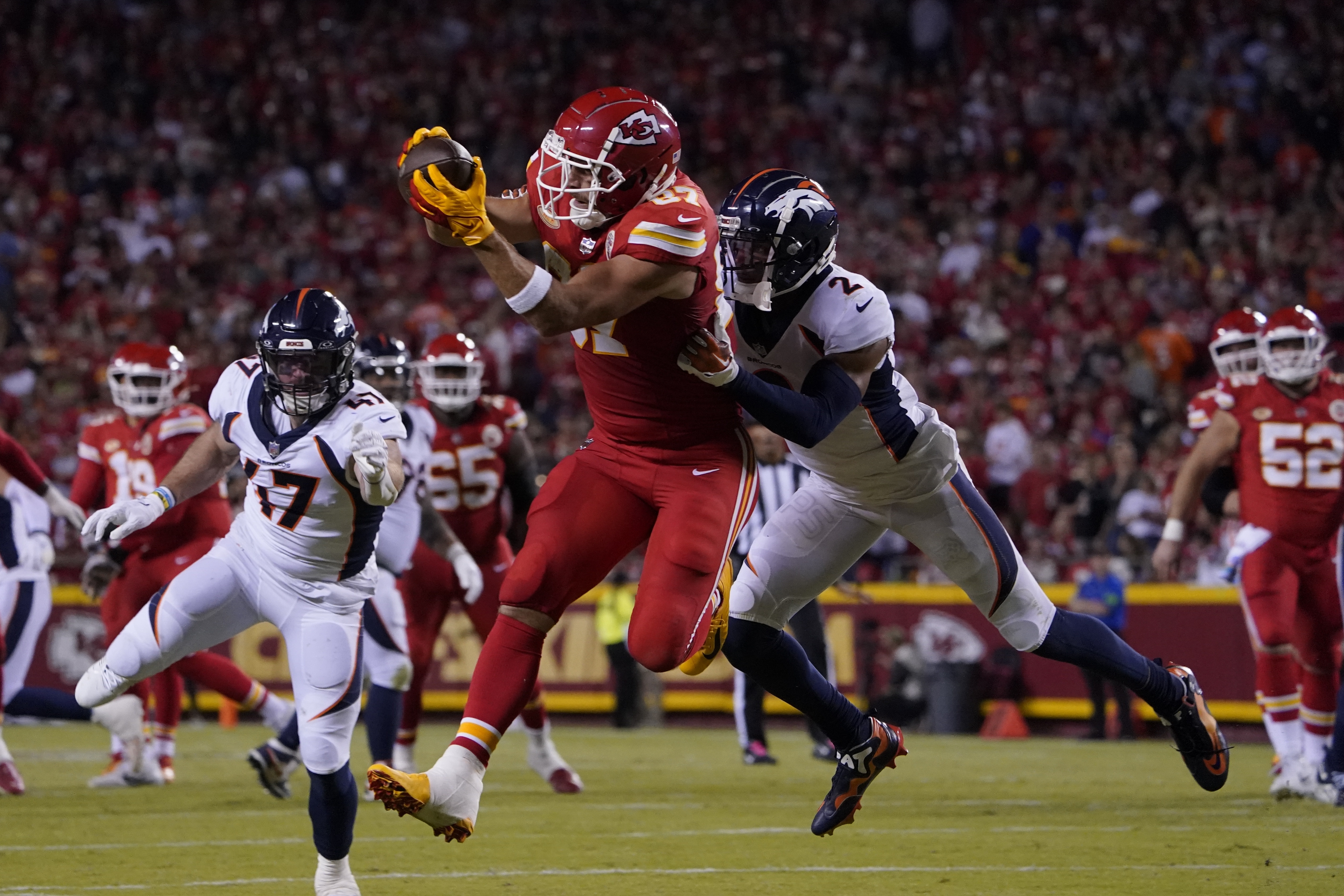 Photos: Denver Broncos vs. Kansas City Chiefs in NFL Week 17