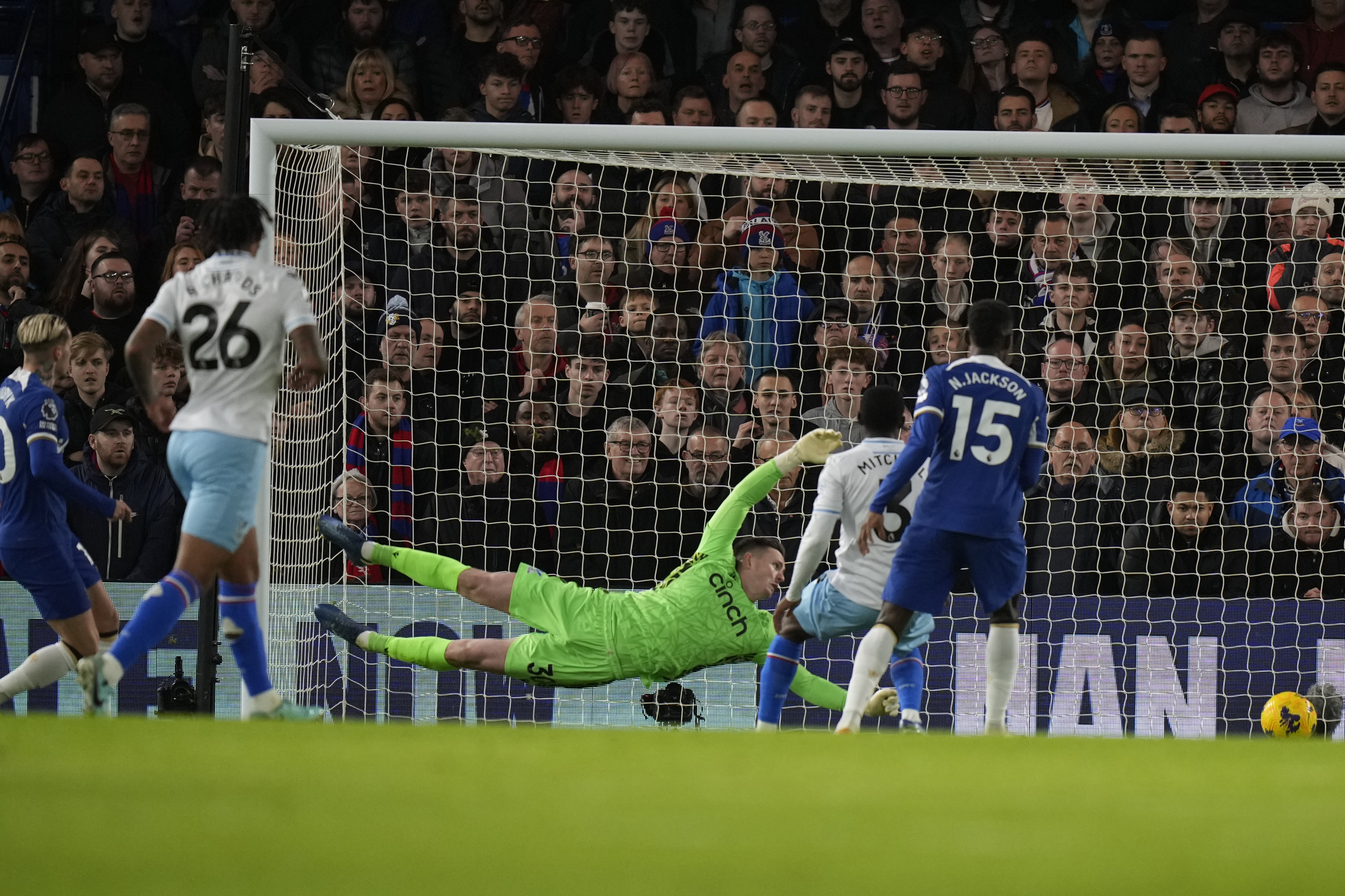 Chelsea 2-1 Crystal Palace: Noni Madueke's late penalty sees Blues