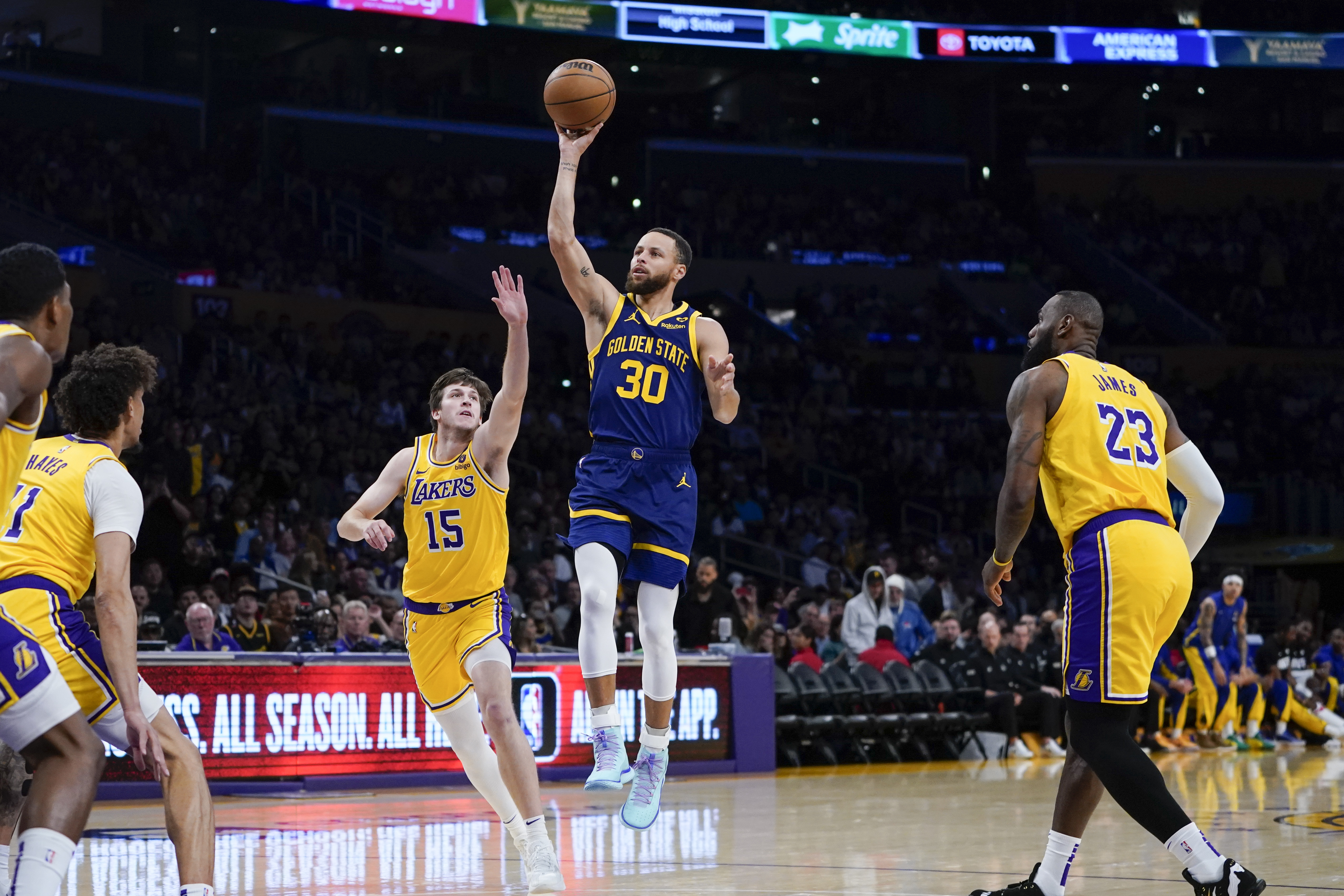 Warriors make 26 3-pointers, roar past Lakers for a key 134-120 win in  Anthony Davis' injury absence | AP News