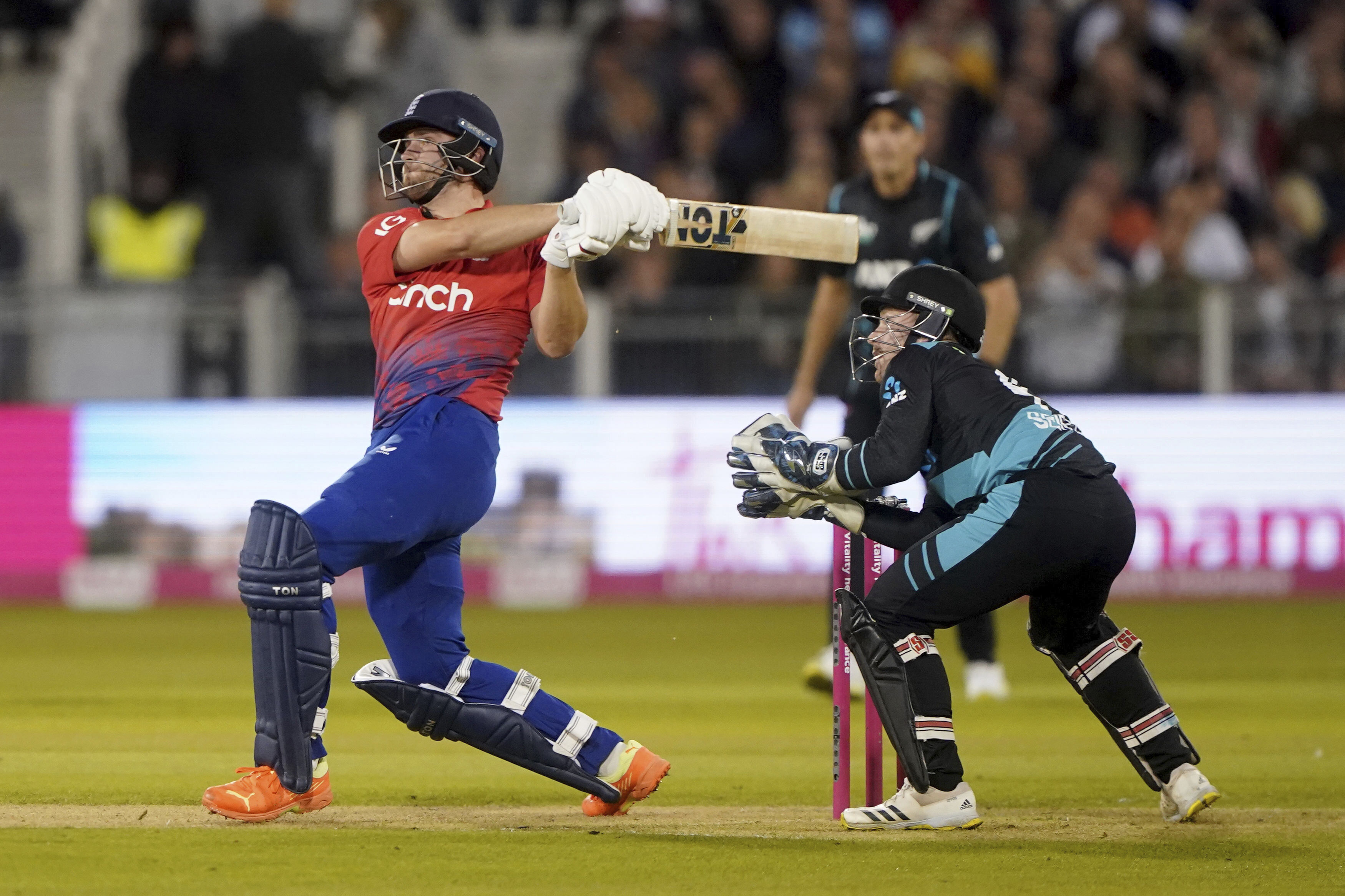 New Zealand level T20 series with easy victory over England