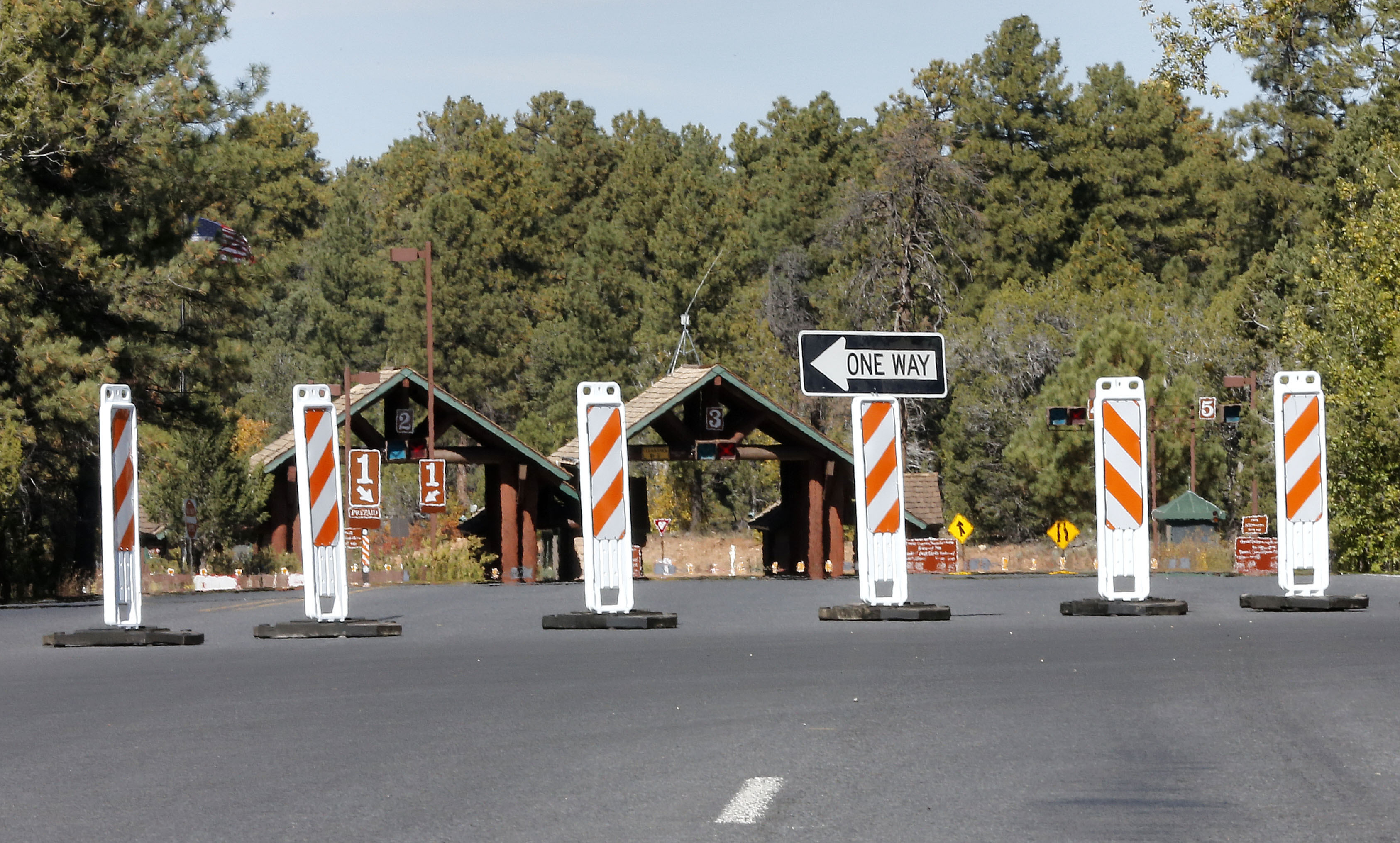 Utah and Arizona will pay to keep national parks open if federal