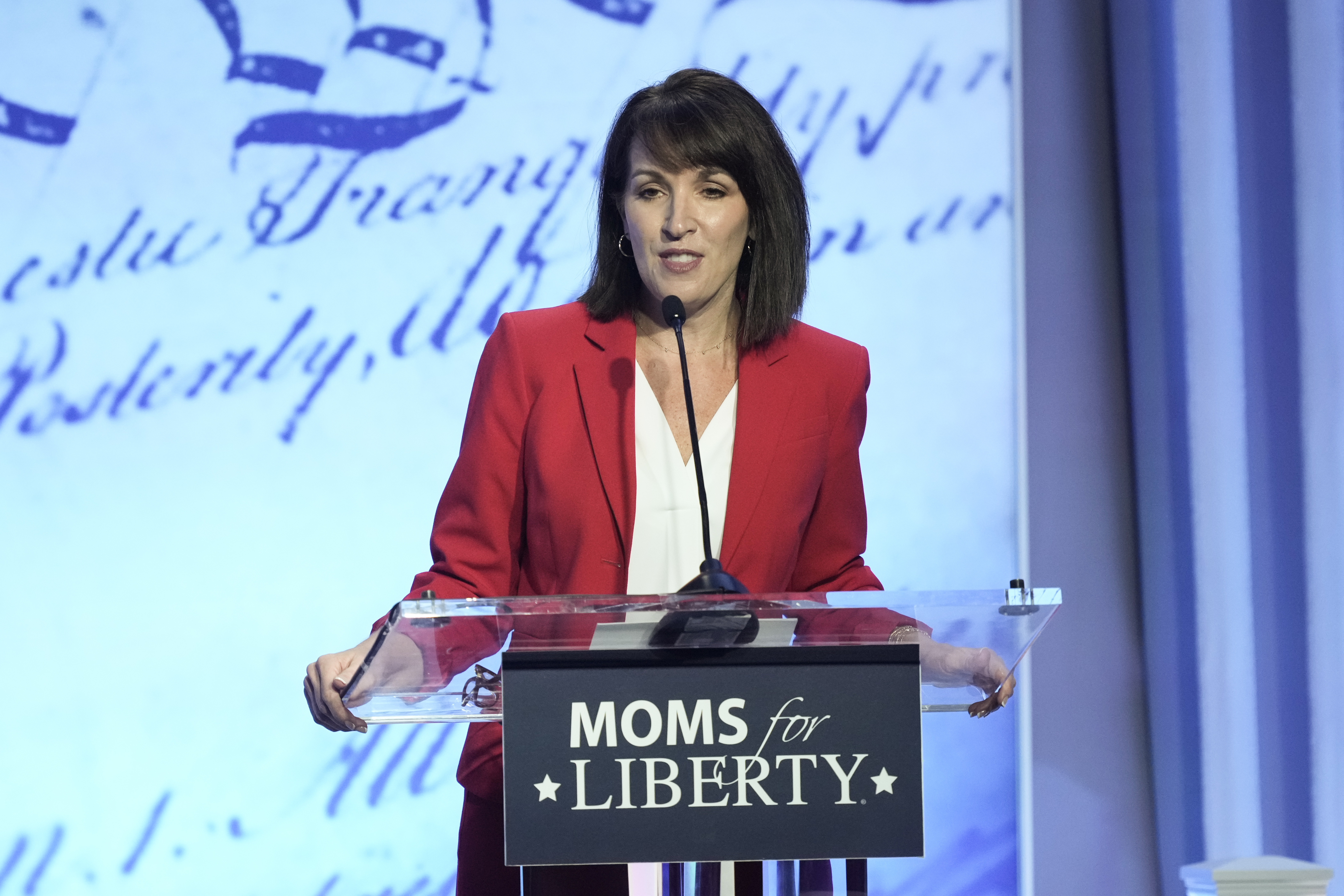 Moms for Liberty targets presidential swing state voters | AP News