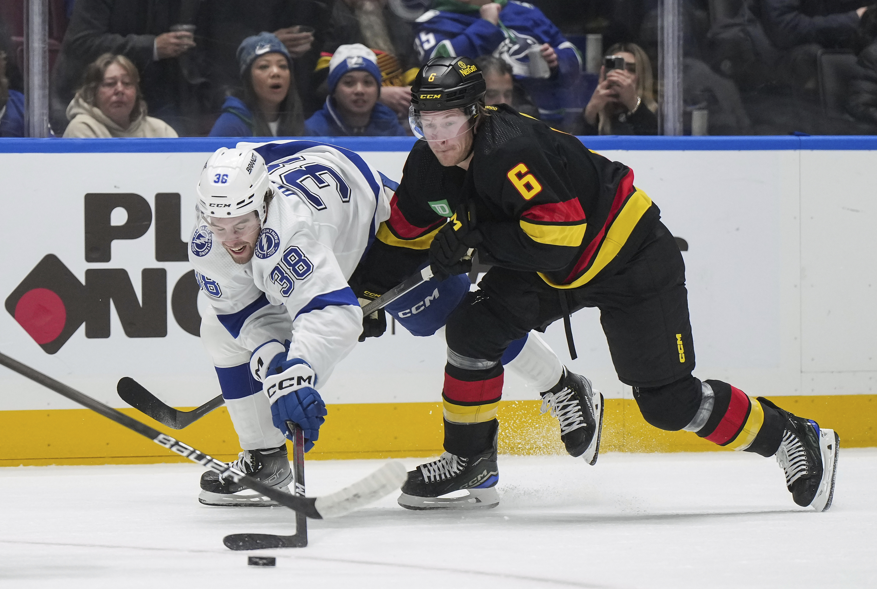 Boeser moves into tie for NHL goal-scoring lead as Canucks beat