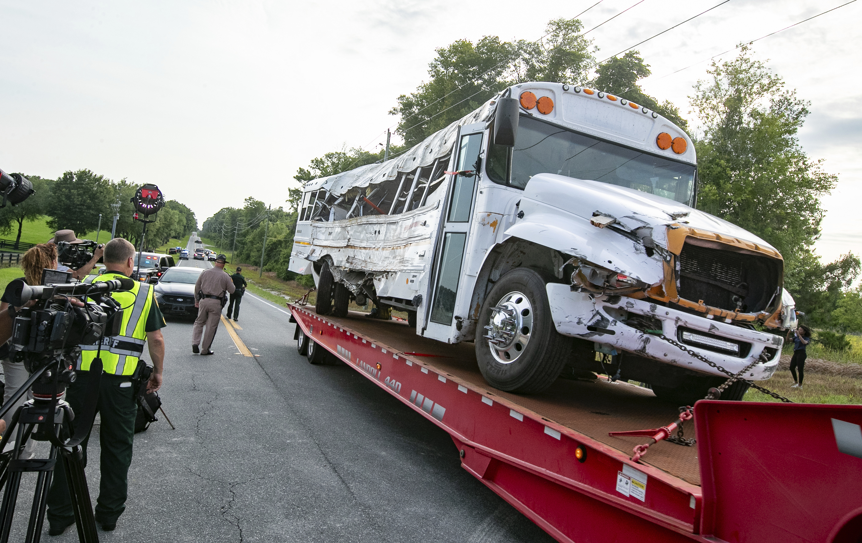 Bus crash kills 8 Mexican citizens while traveling to Florida | AP News