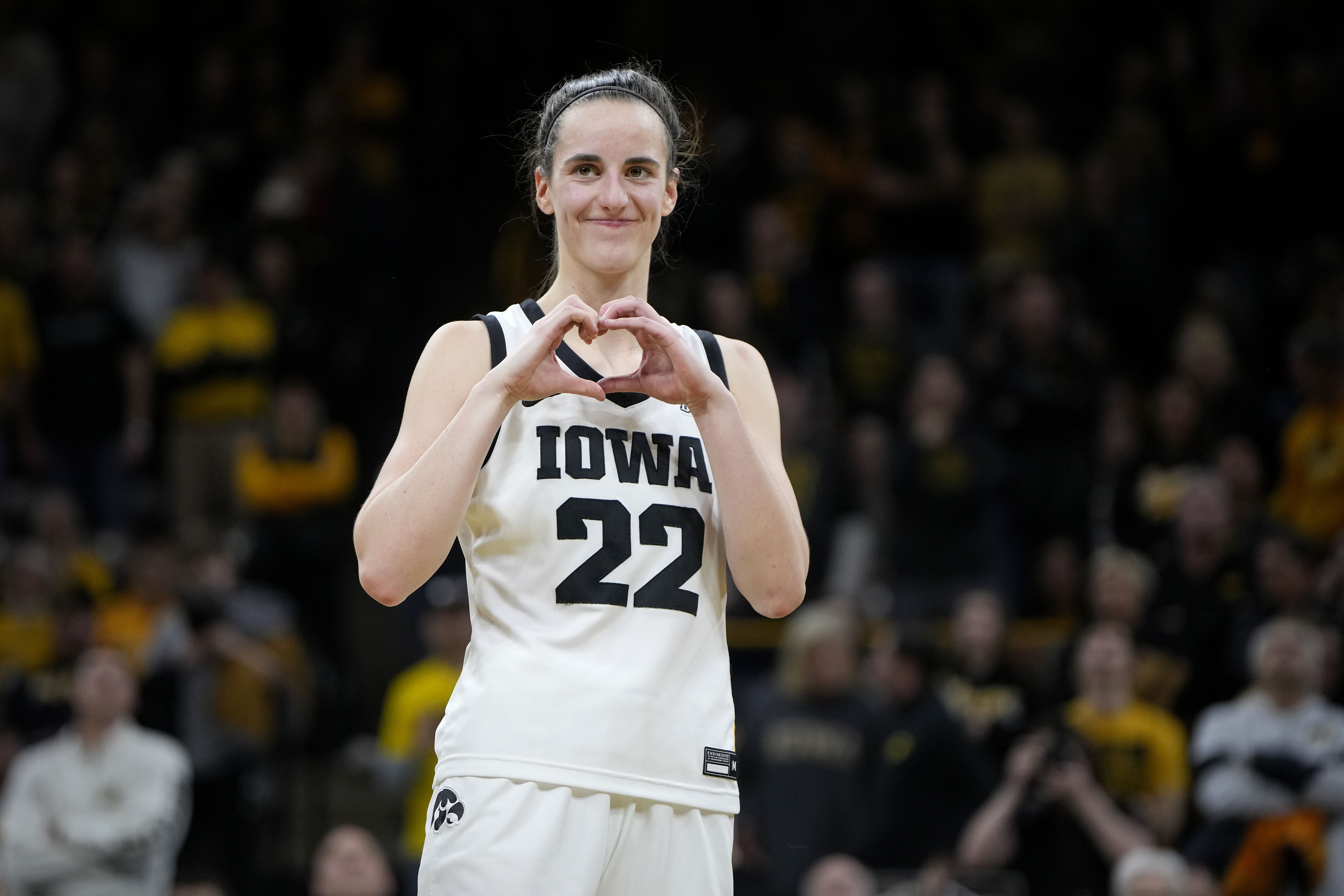 AP Player of the Week: Iowa's Caitlin Clark breaks NCAA scoring record in historic fashion | AP News