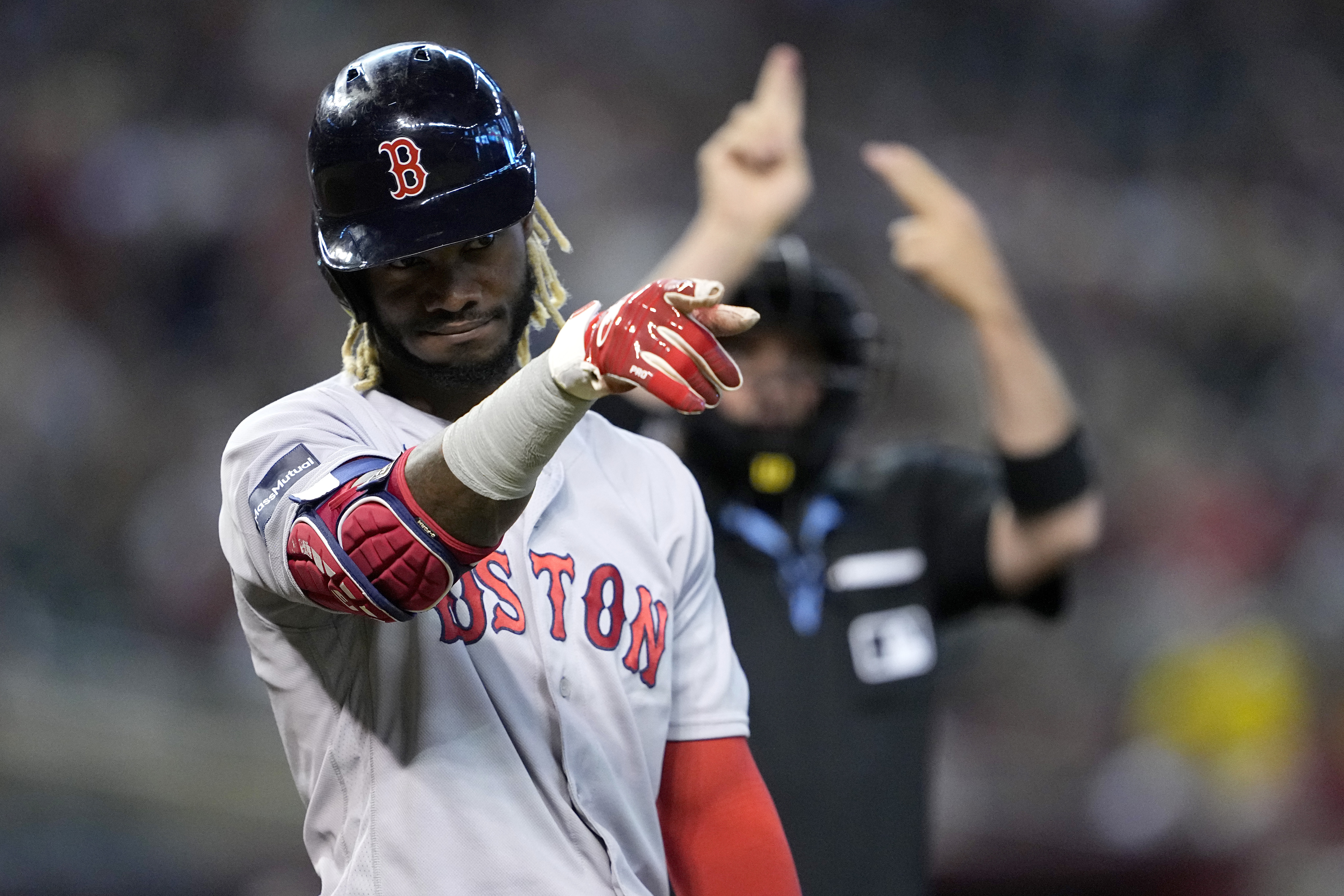 Brewers sign former Red Sox outfielder Raimel Tapia | AP News