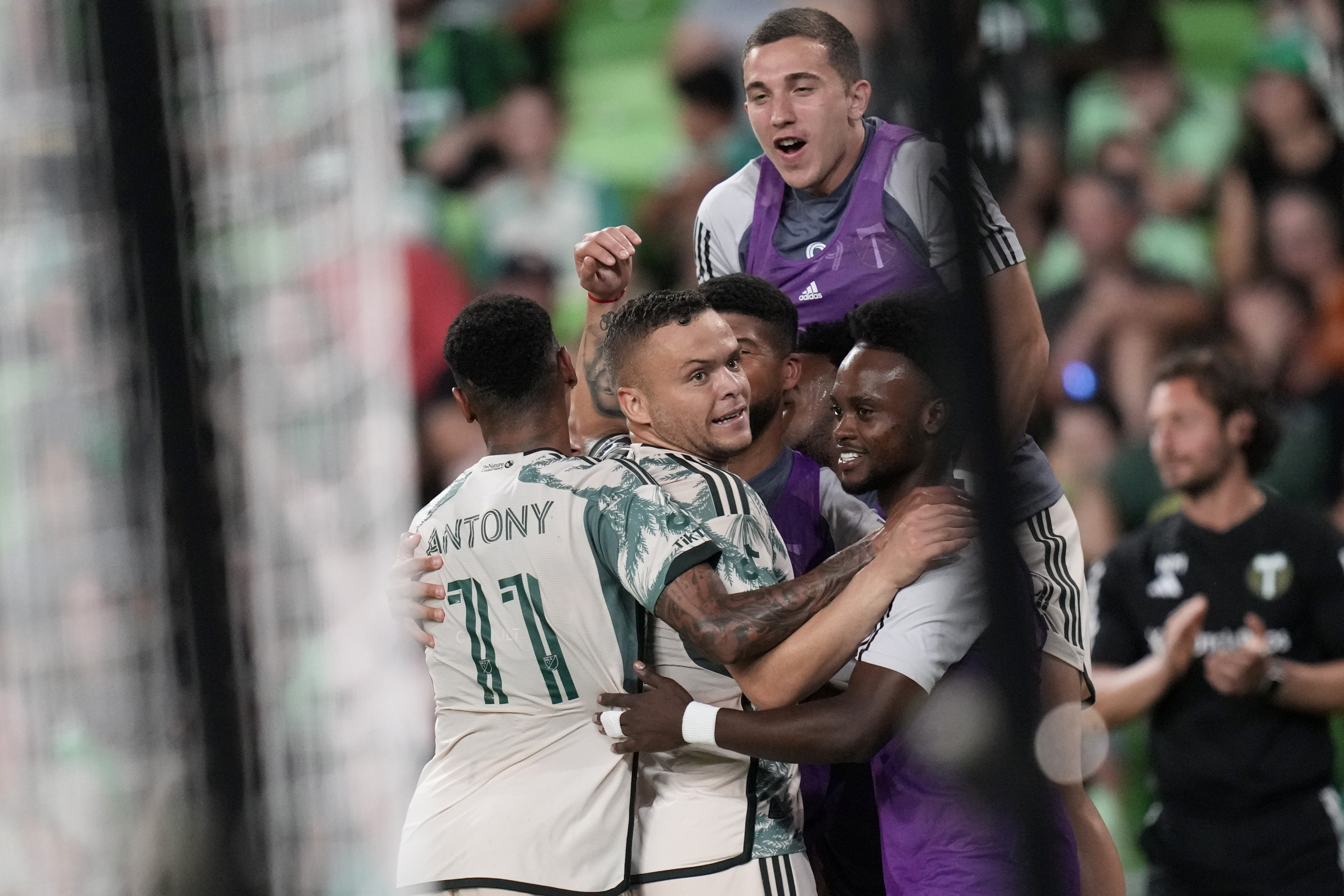 Evander curls in a free kick and the Timbers beat Austin to end a 3-game  road losing streak | AP News