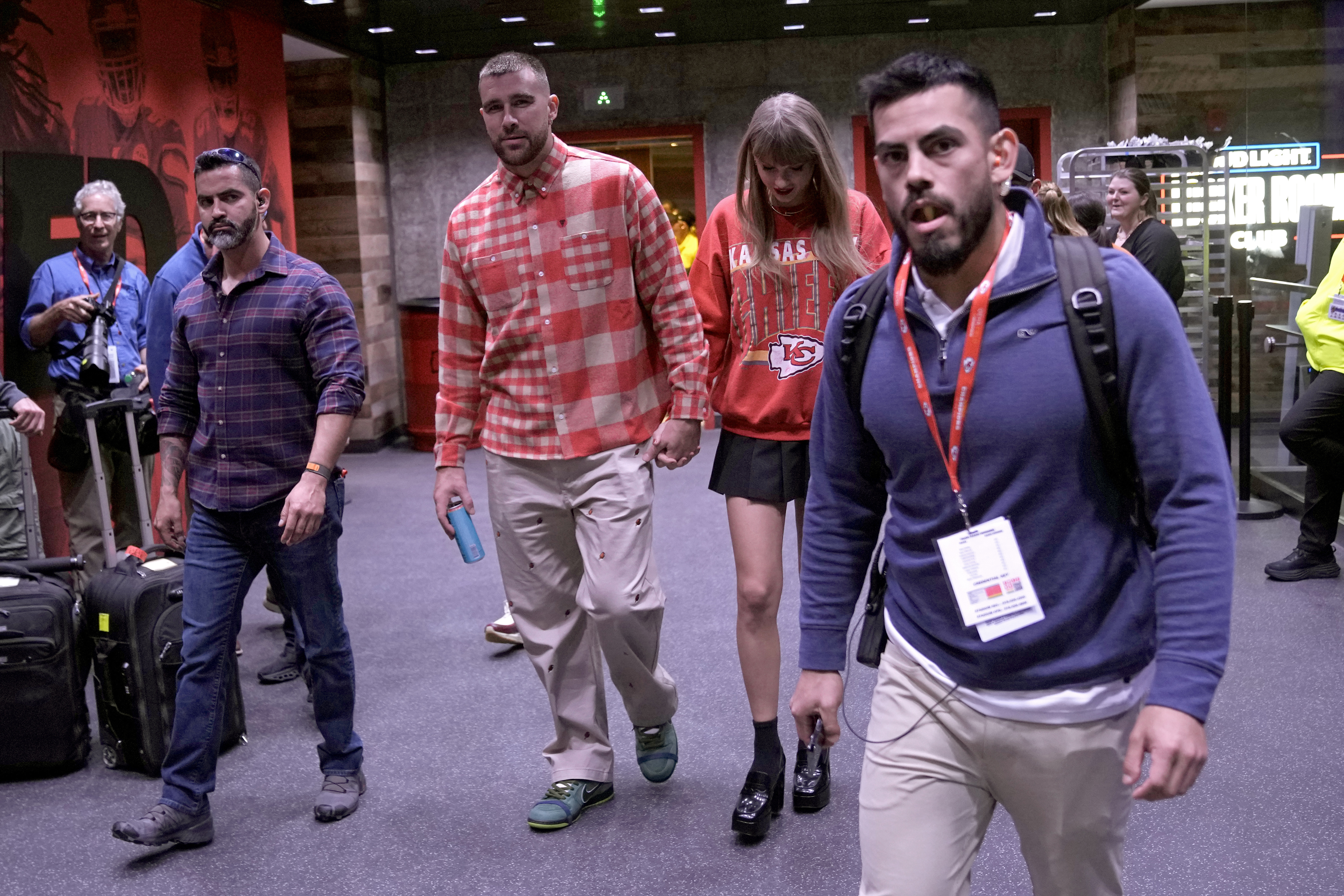 Taylor Swift Heads Back to Arrowhead Stadium for Boyfriend Travis Kelce's  Game Against the Chargers