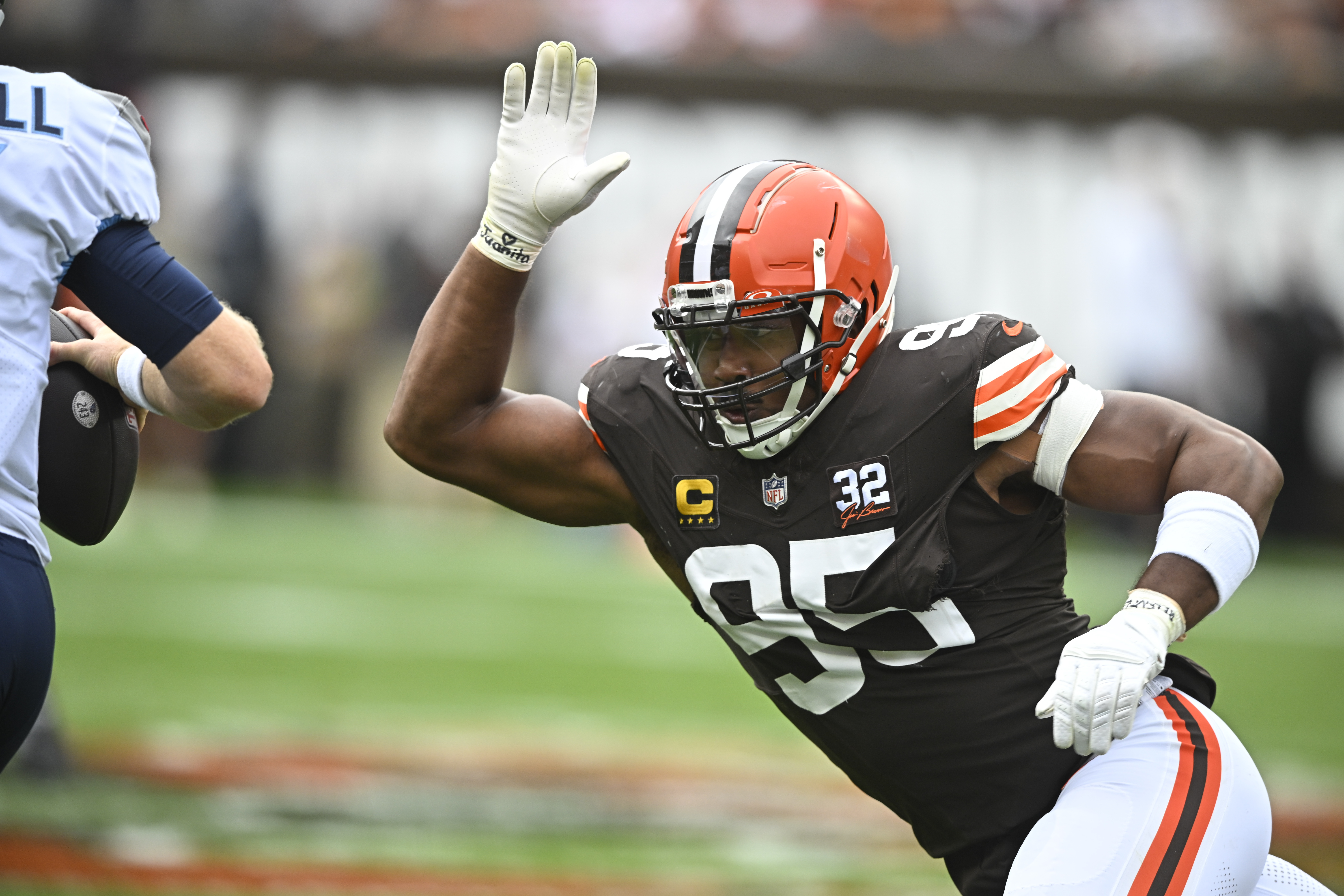 Browns Injury Alert: CB Mike Ford heads to locker room early vs. Bears