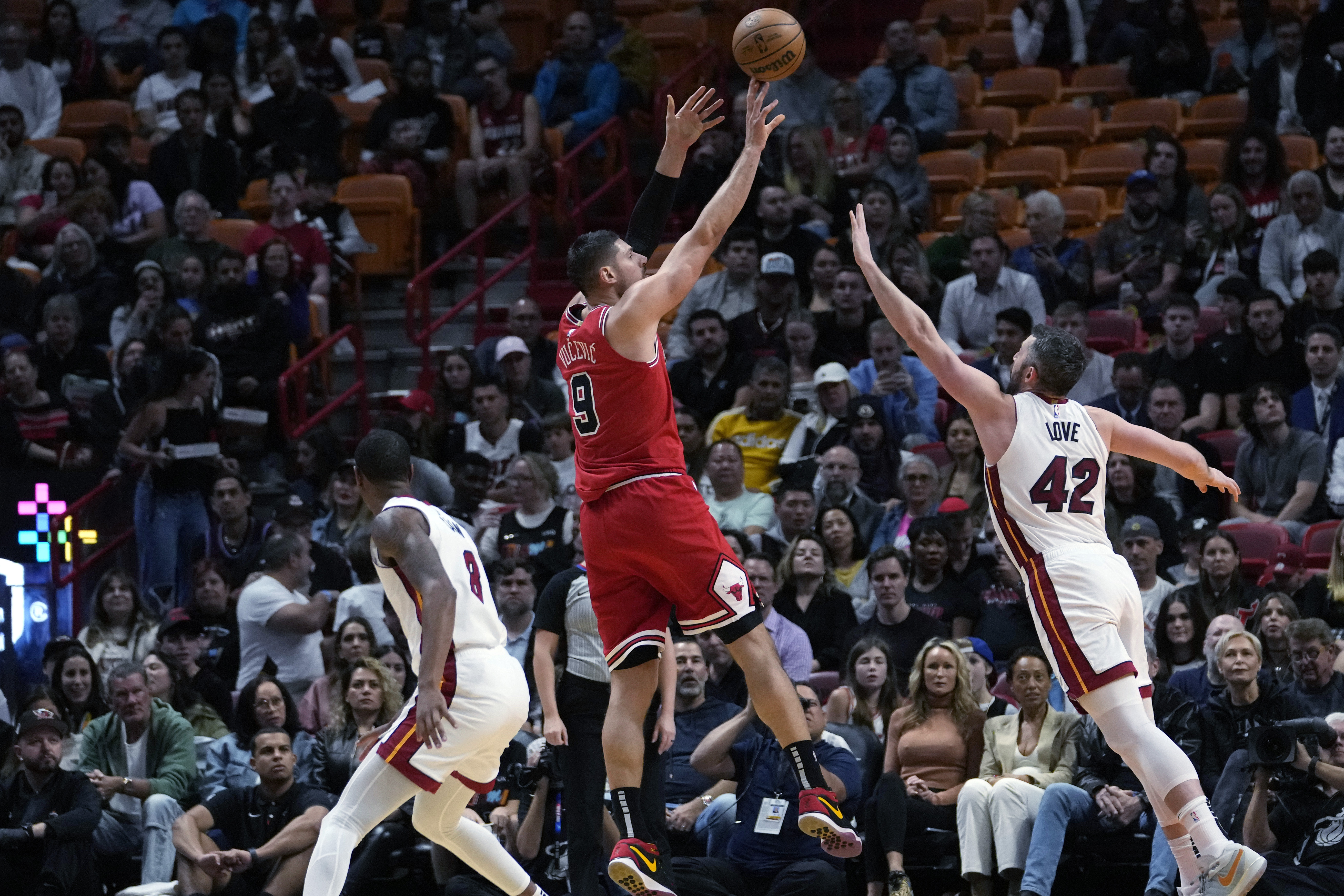 Chicago Bulls breaks two-game slump with huge win over the Miami Heat -  Sports Illustrated Chicago Bulls News, Analysis and More