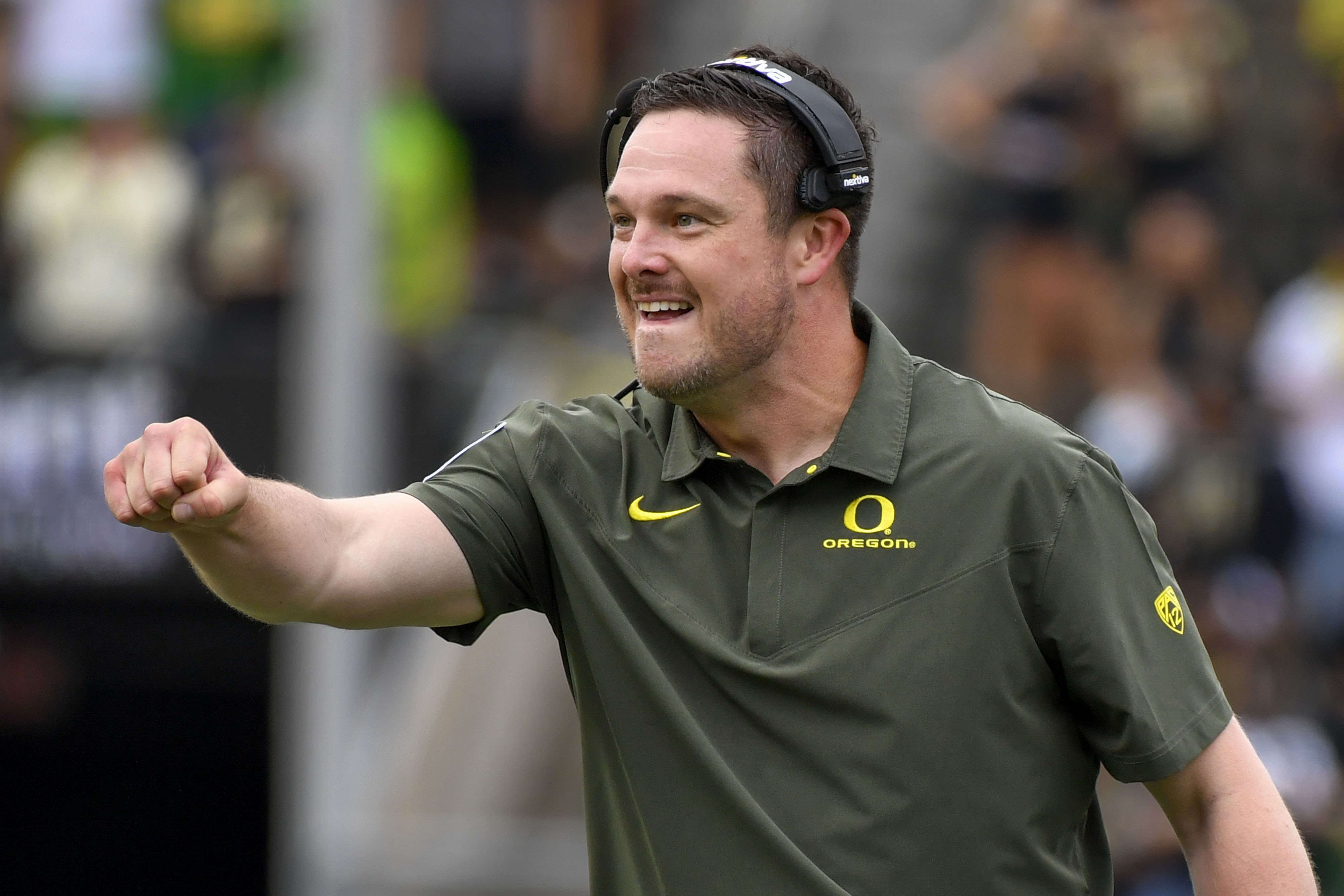 Oregon coach Dan Lanning agrees to an extension through the 2028 season |  AP News