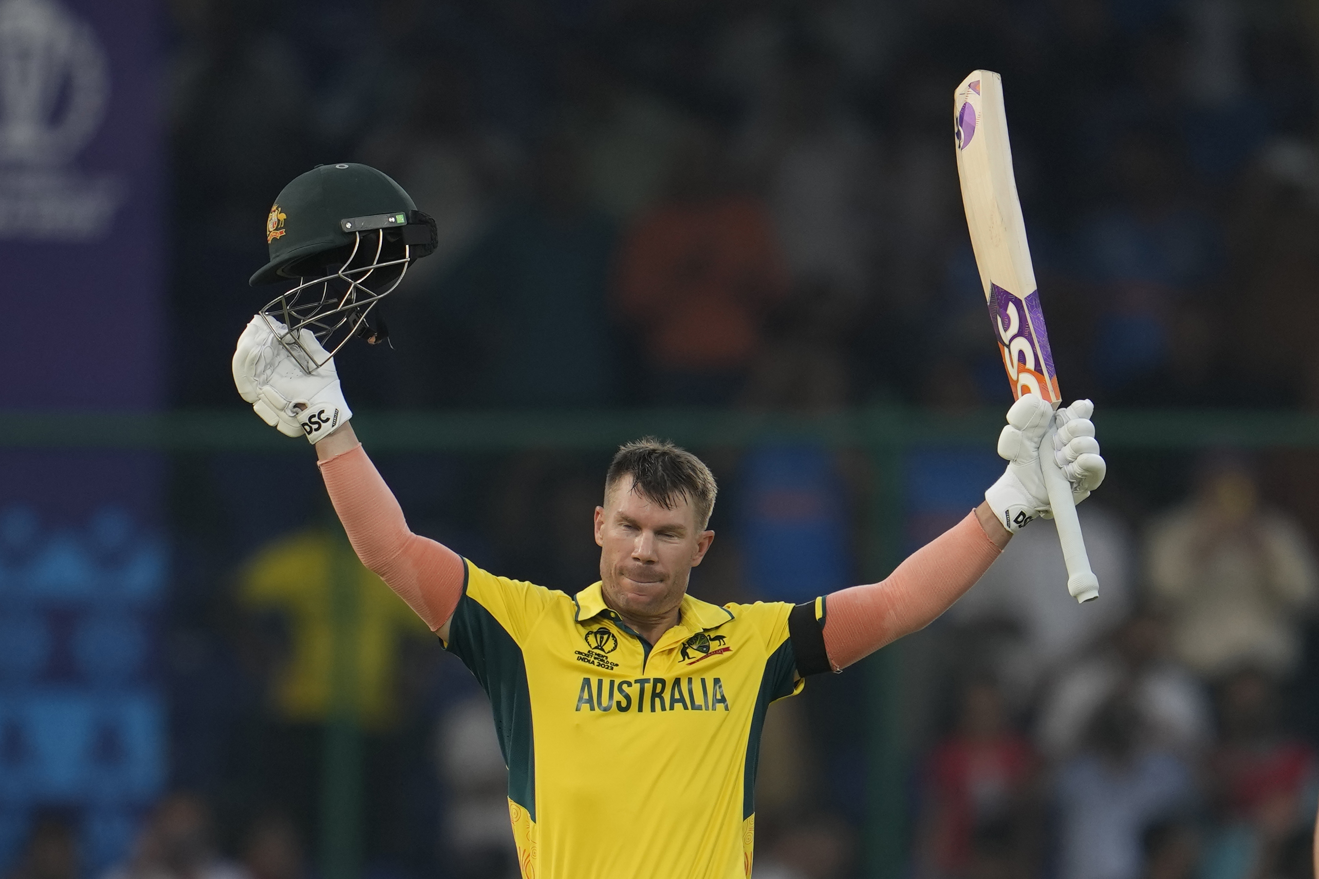 Australia holds nerve to beat New Zealand by 5 runs at Cricket