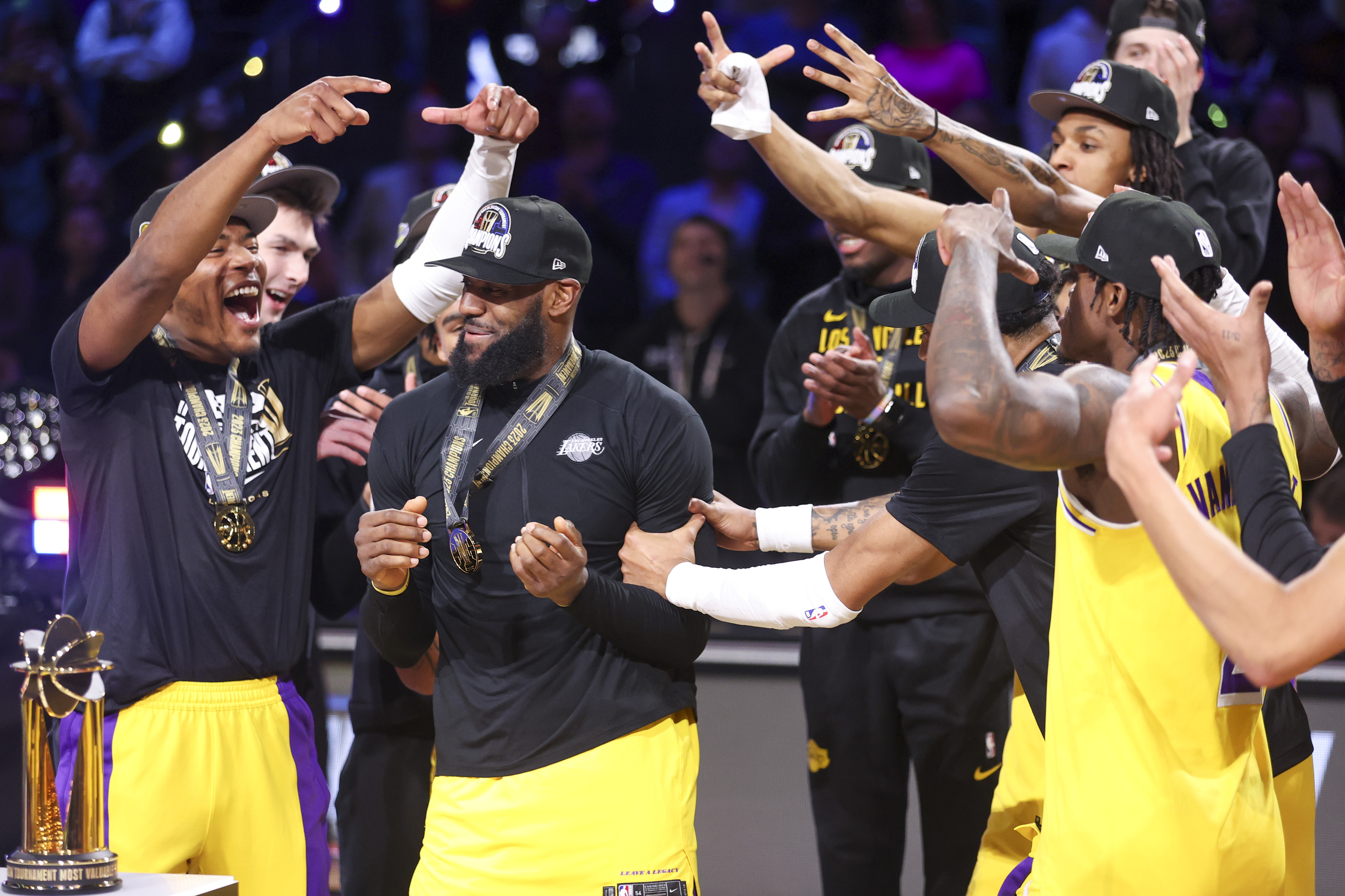 Anthony Davis, LeBron James power LA Lakers to inaugural NBA Cup