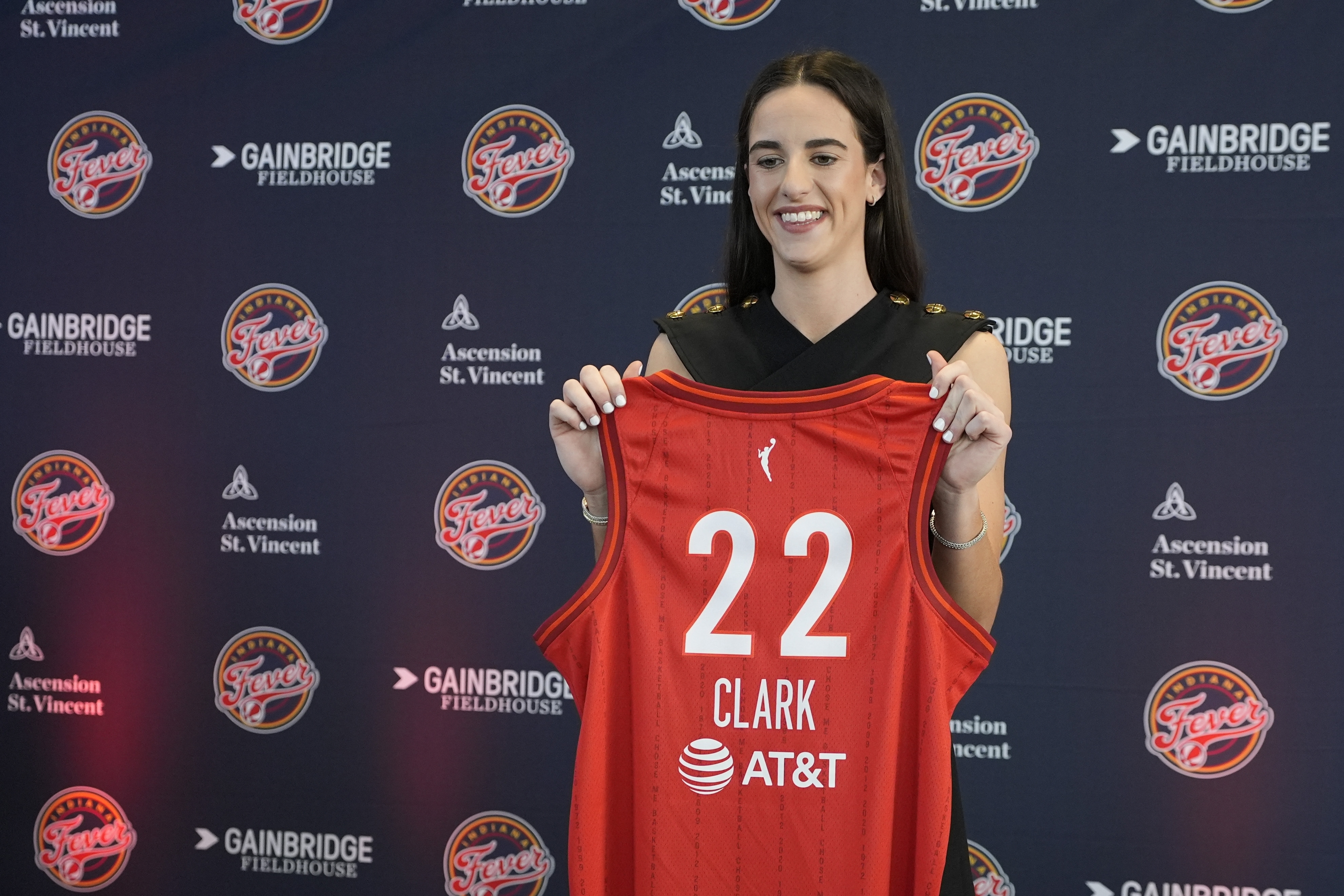 Caitlin Clark to sign new Nike deal valued at $28 million over 8 years,  reports say | AP News