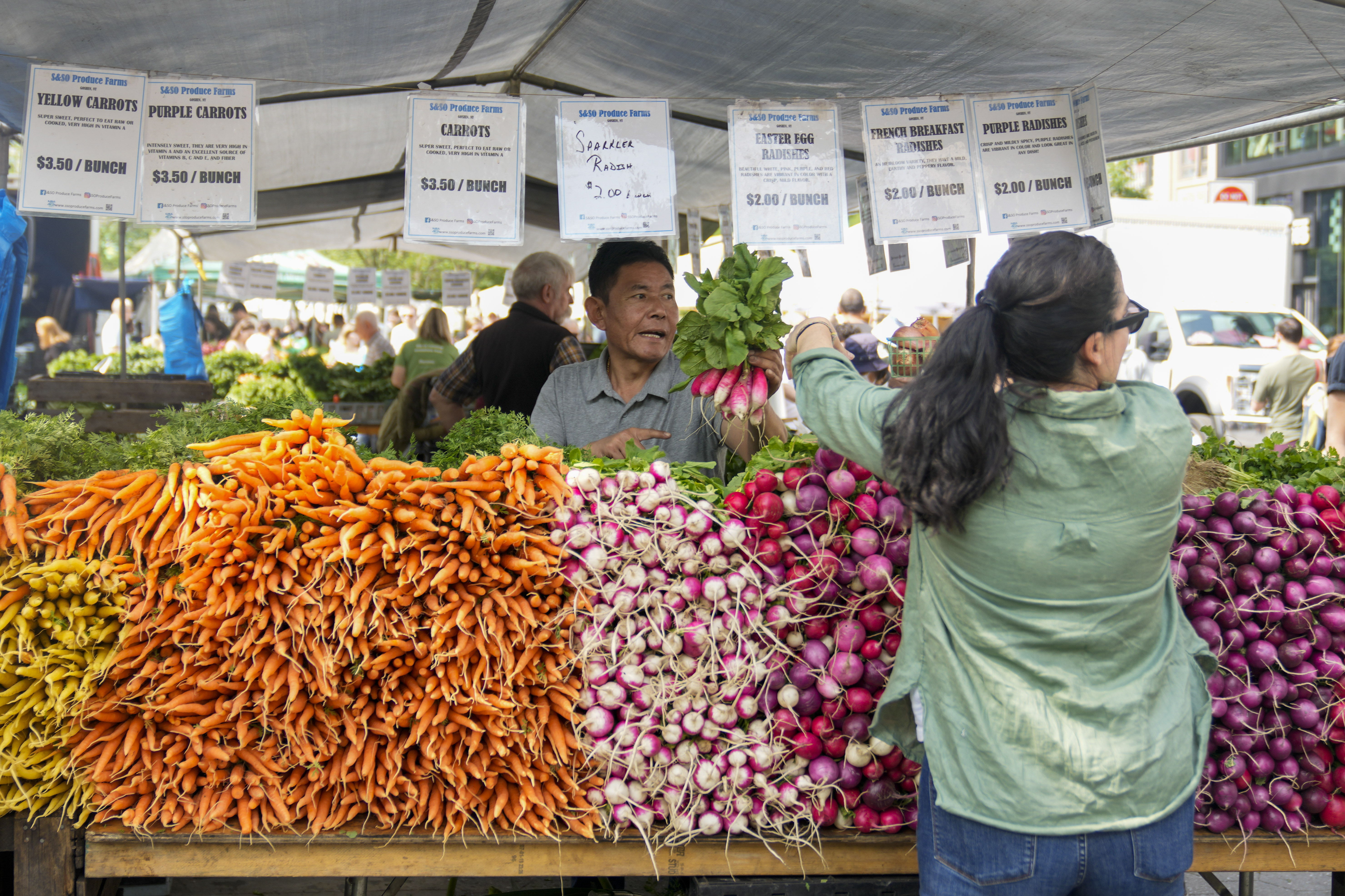 Farmers markets thrive as customers and vendors who latched on
