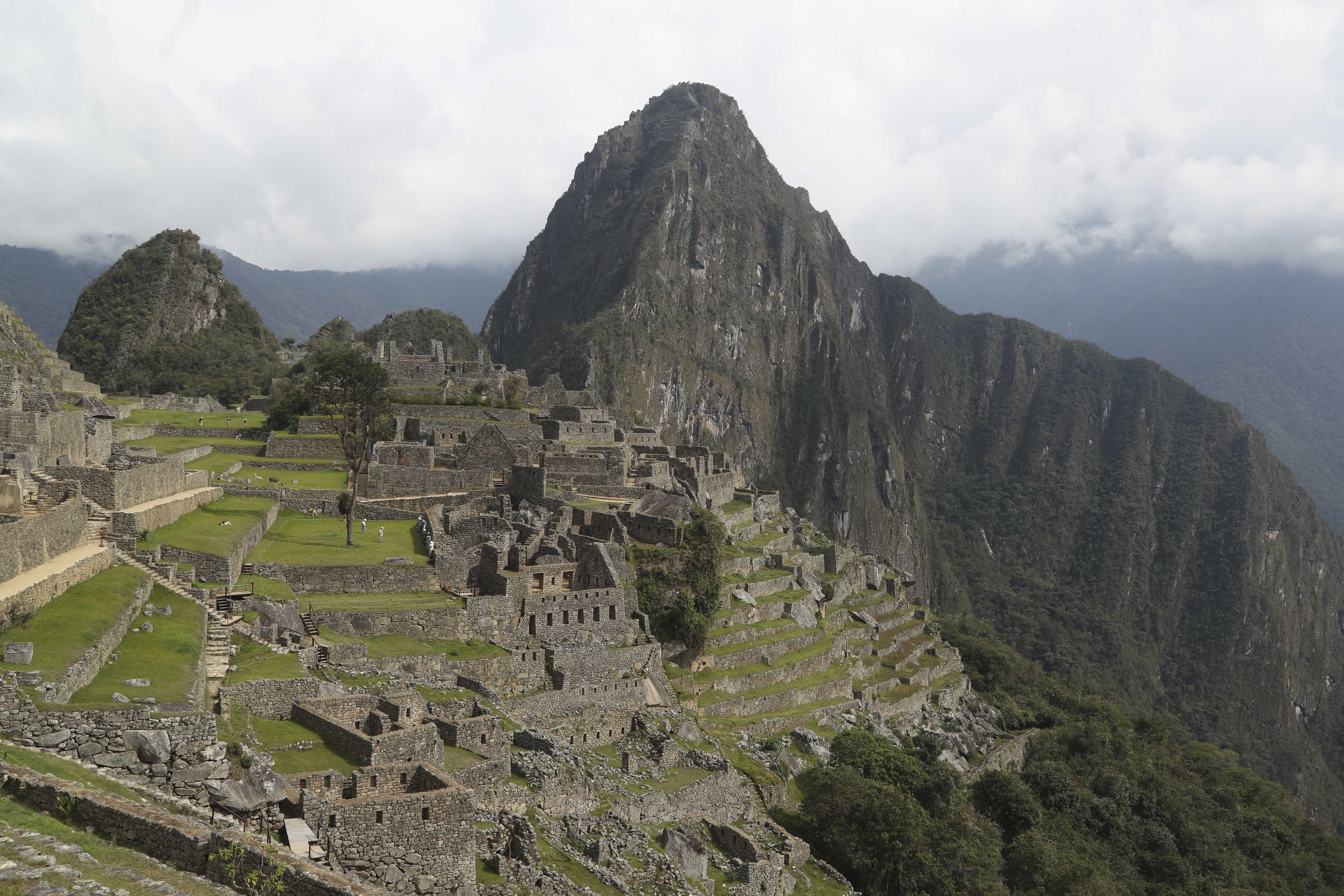 Peru gives in to protesters in Machu Picchu and rescinds ticket