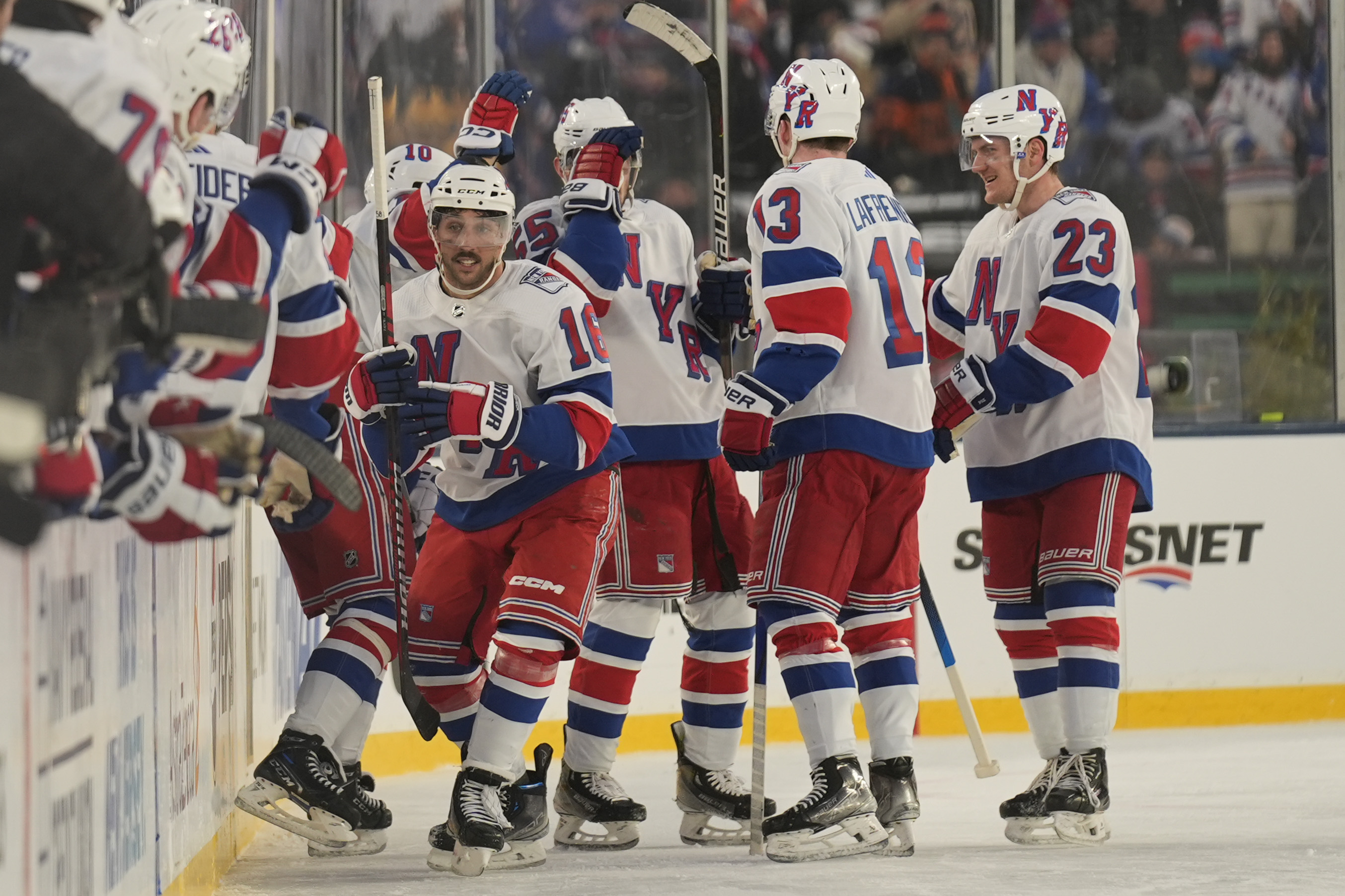 Panarin rallies Rangers to 6-5 win over Islanders in outdoor game