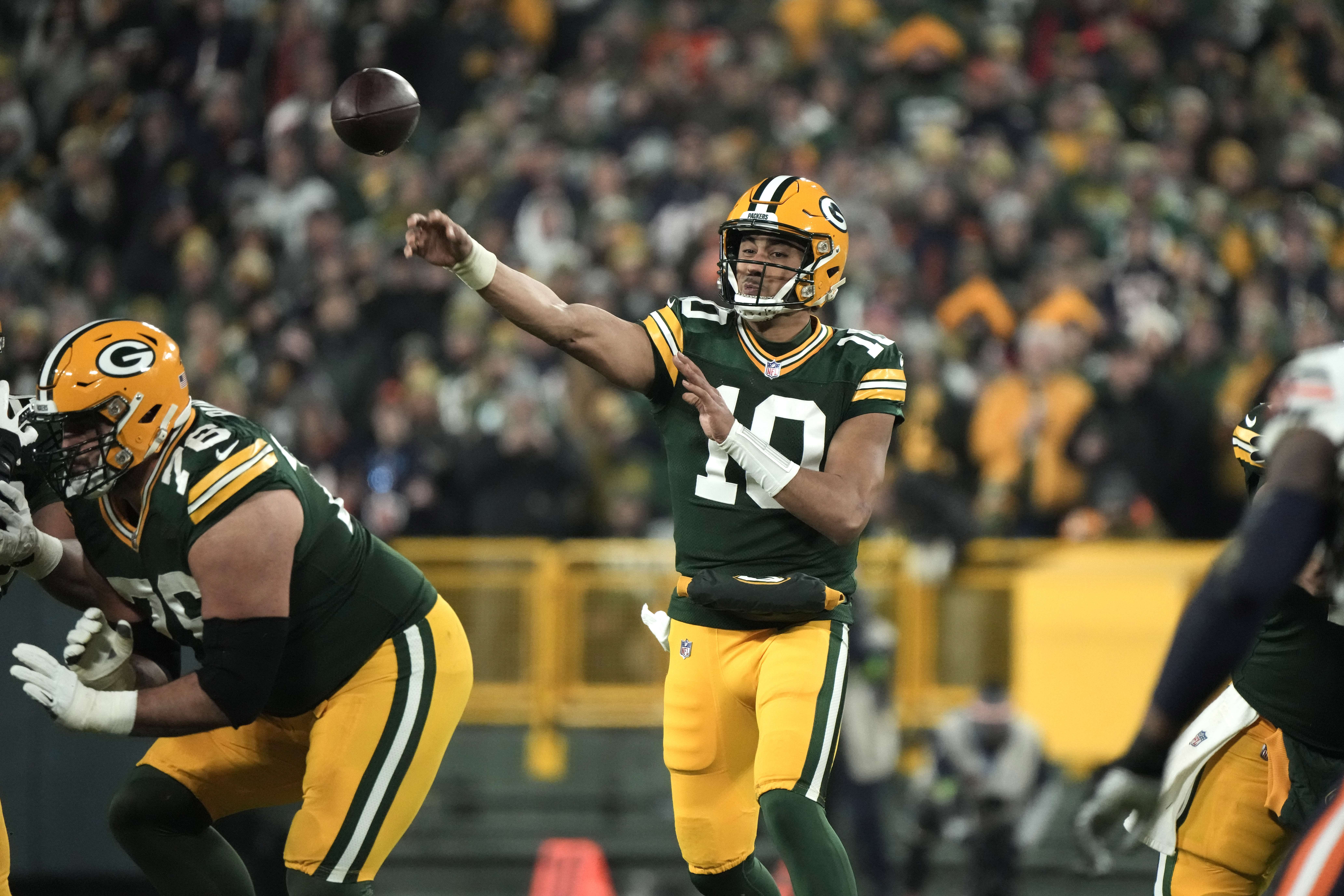 Love comes through as Packers beat Bears 17-9 to clinch a playoff